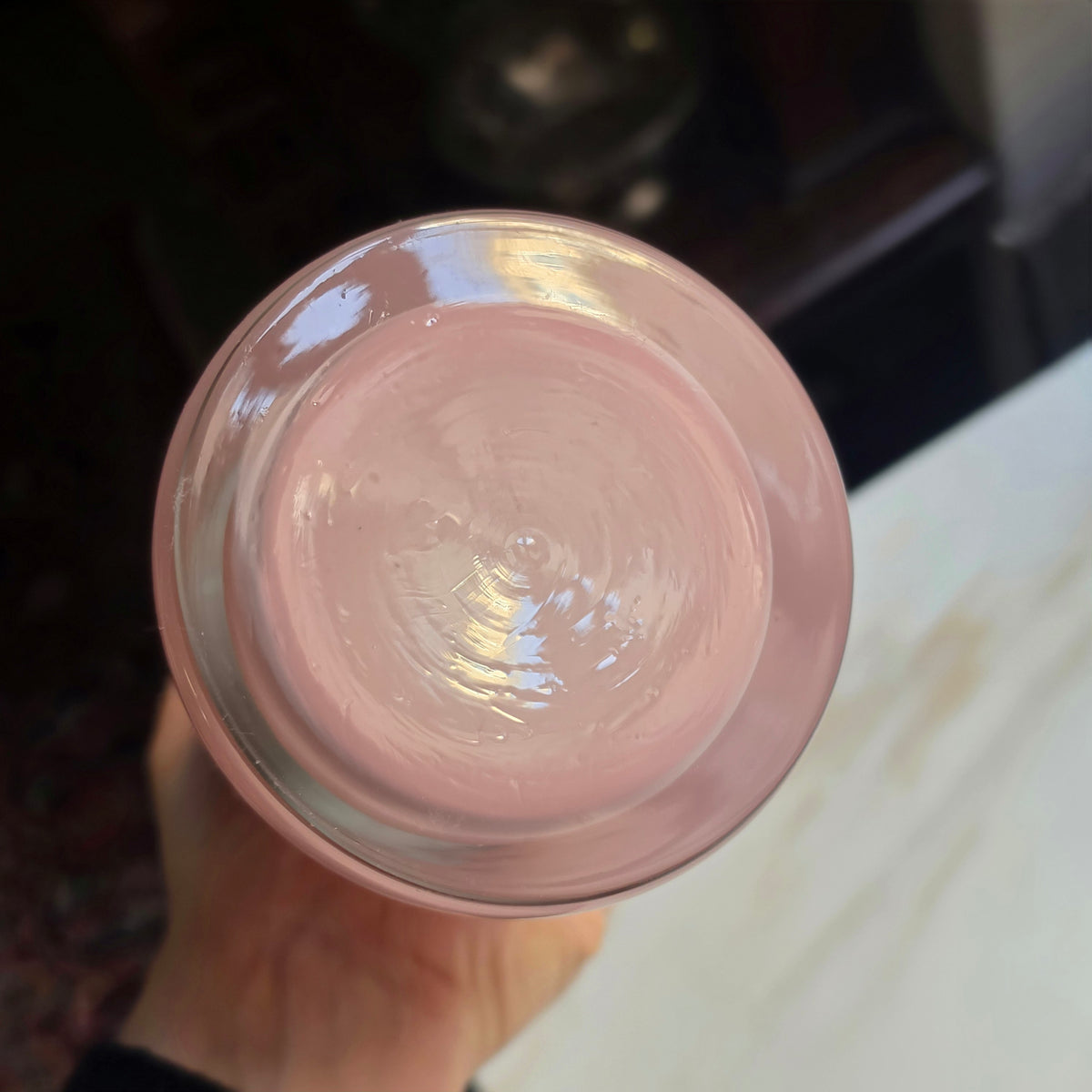 Vintage Rosa Opalglas-Vase mit Glasschlaufen - Mundgeblasene Solifleur Vase im Mid-Century Stil