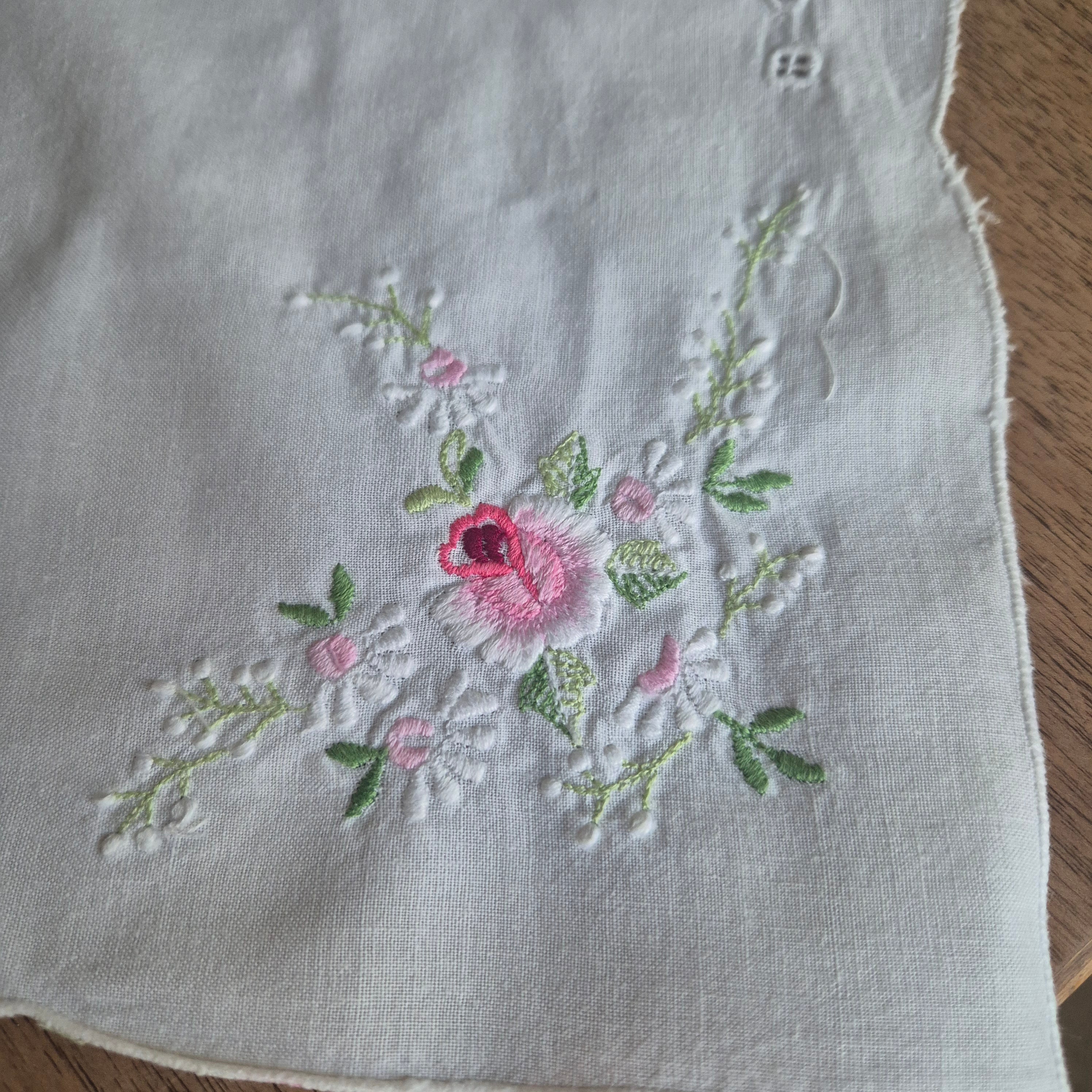 Vintage Tischdecke Baumwolle mit Blumenstickerei 84x88cm