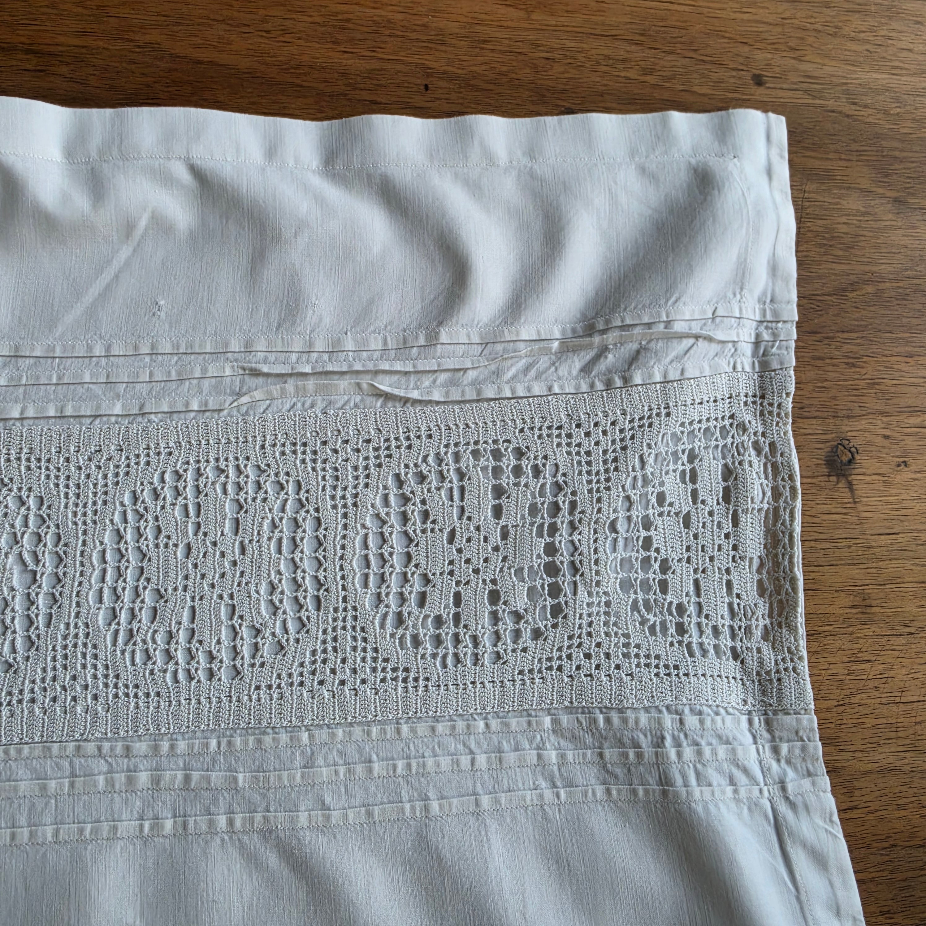 Baumwolle Upcycling-Potenzial pur: Shabby Chic Kissenhülle mit Häkelspitze - 65x75cm