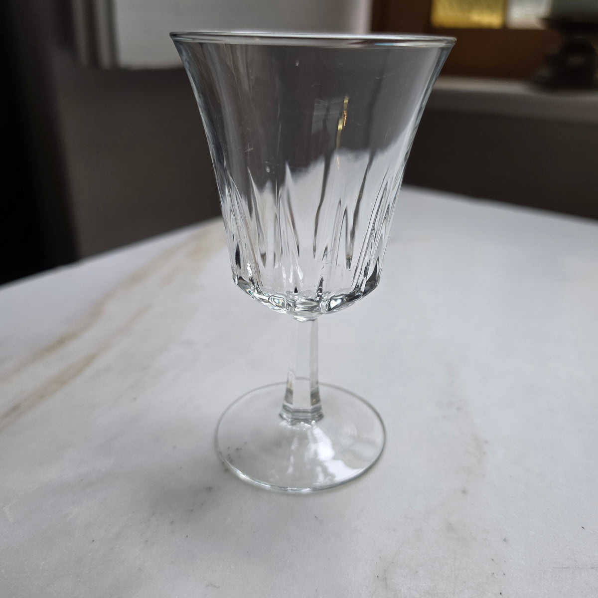 Elegantes Aperitif- & Likörglas mit Facettenschliff – Kristallklares Stielglas