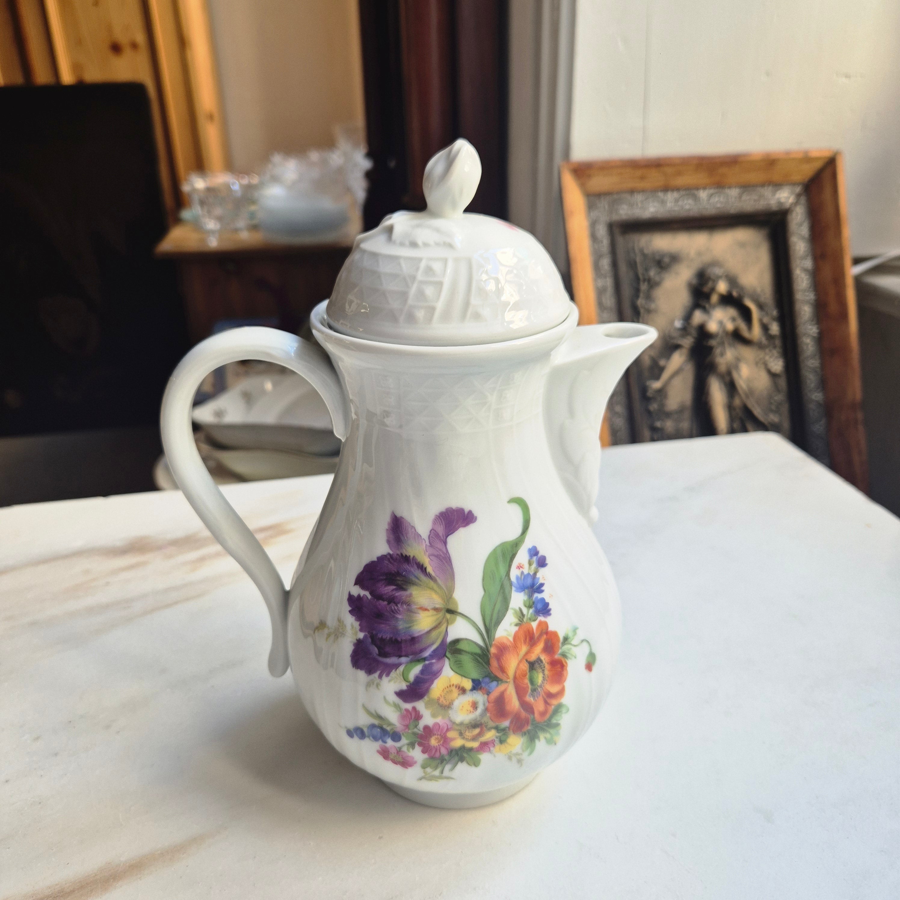 Antike Hutschenreuther Dresden Porzellan Kanne Kaffeekanne Teekanne Blumenmotiv Reliefrand