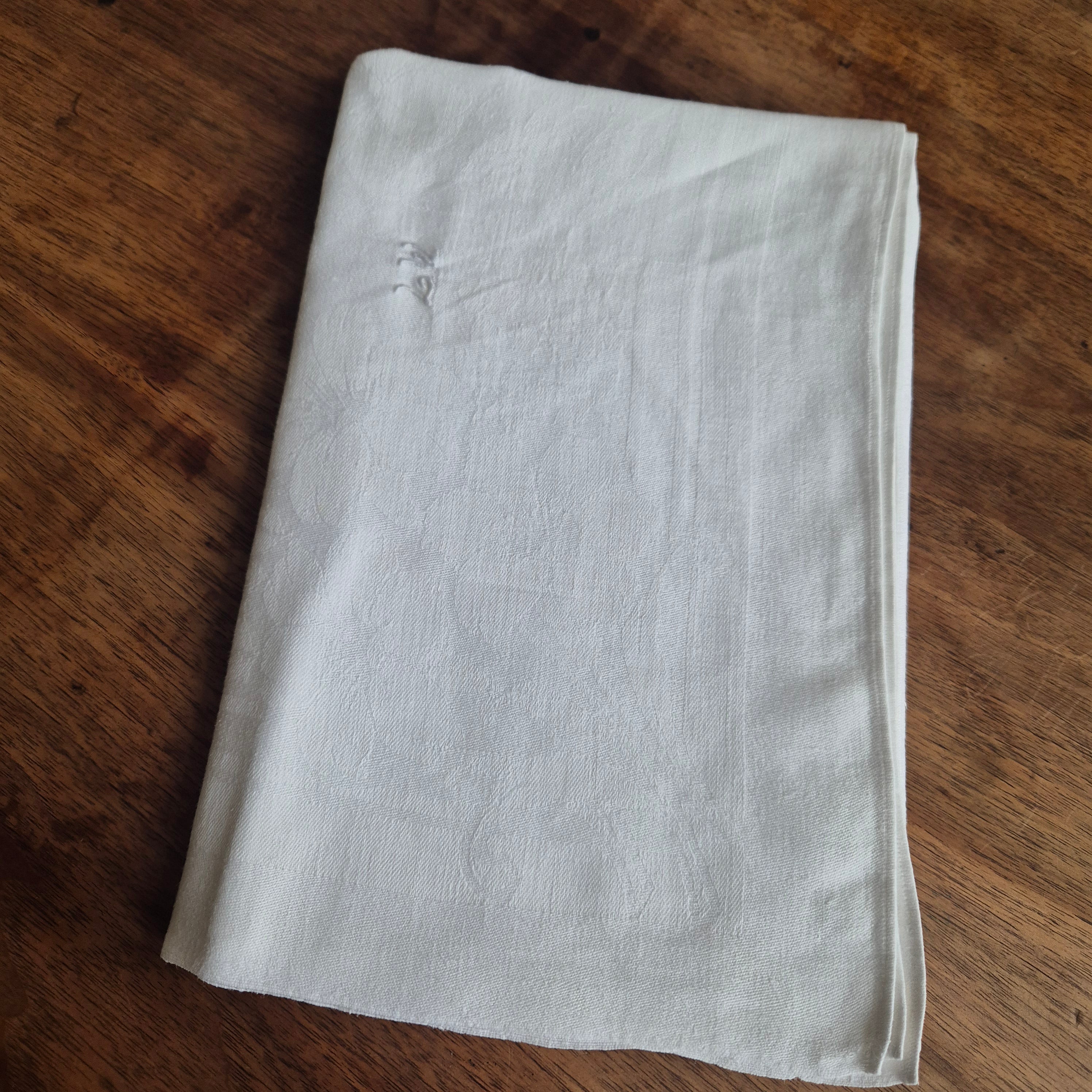 Vintage Tischdecke weiß 129x131cm Damast weiß Minimale Stockflecken