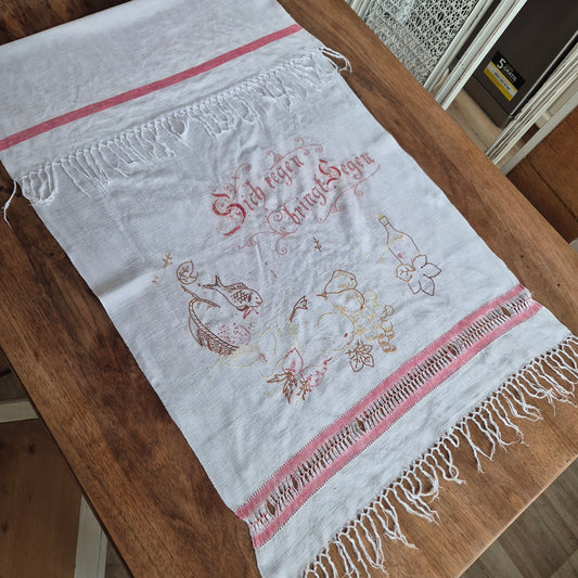 Altes Überhandtuch rot weiß verwaschen handmade 59x130cm "Sich regen bringt Segen"