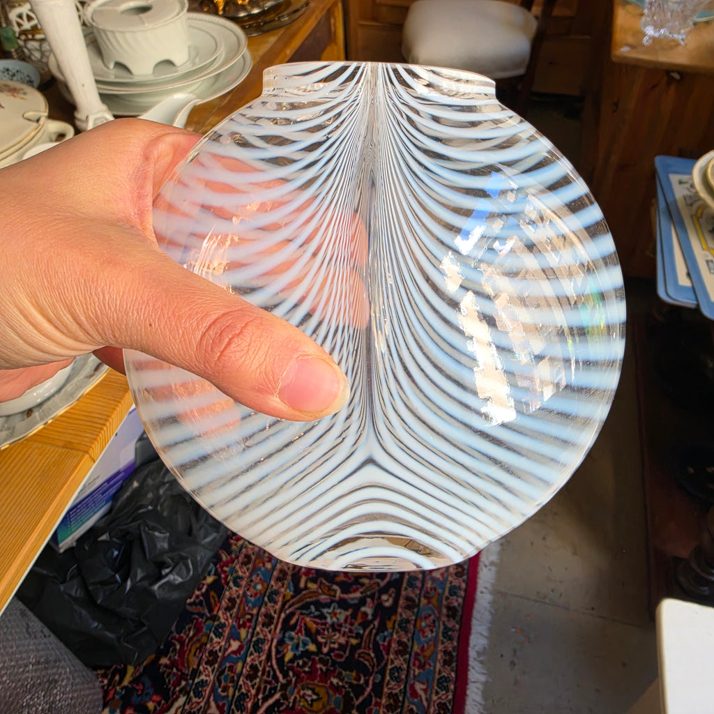 Vintage Kunstvase transparent mit weißen Streifen - Glaskunst