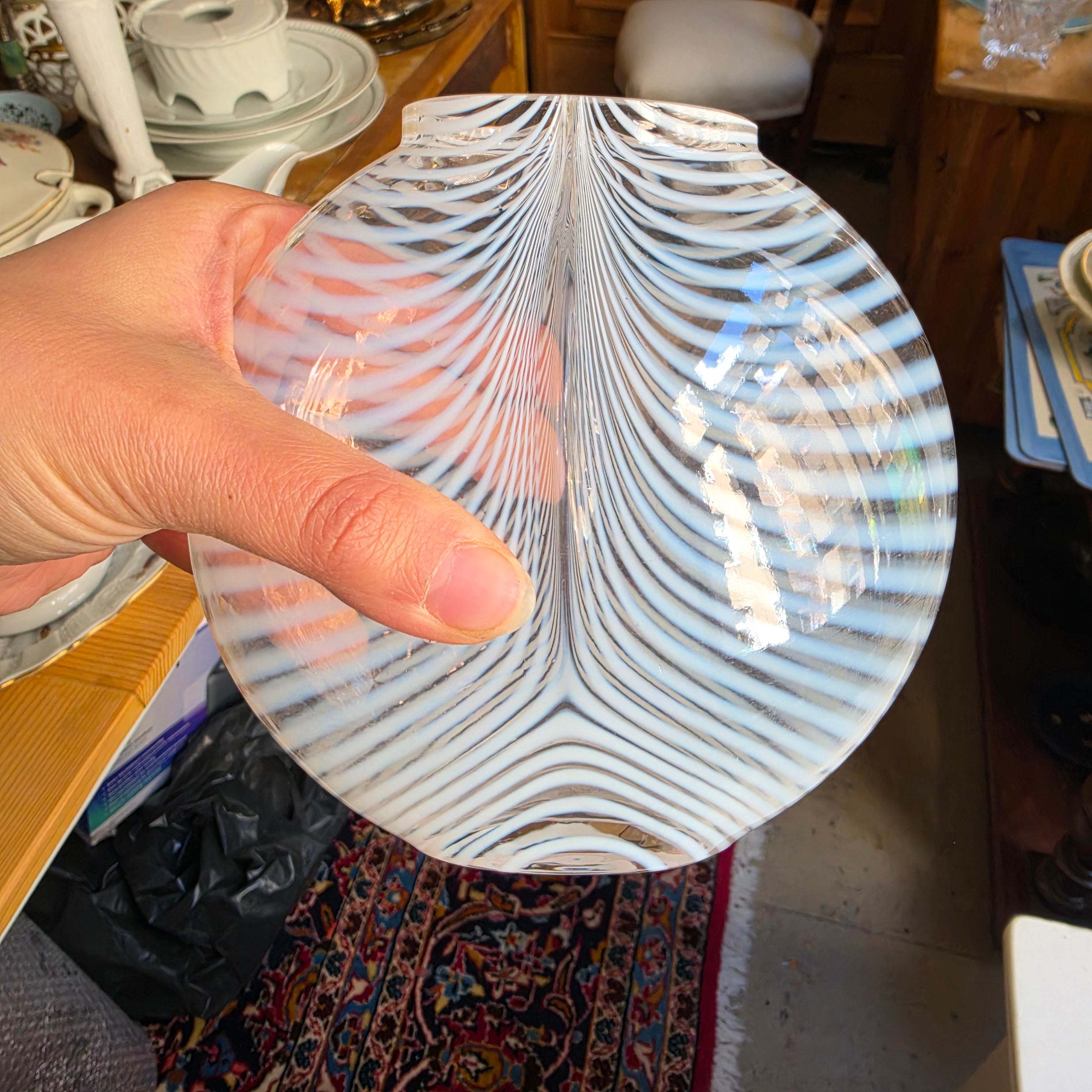 Vintage Kunstvase transparent mit weißen Streifen - Glaskunst