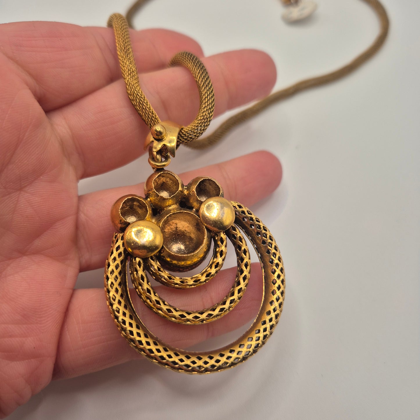 Vintage Statement-Collier – Großes Gold-Medallion im Ethno-Barock-Stil