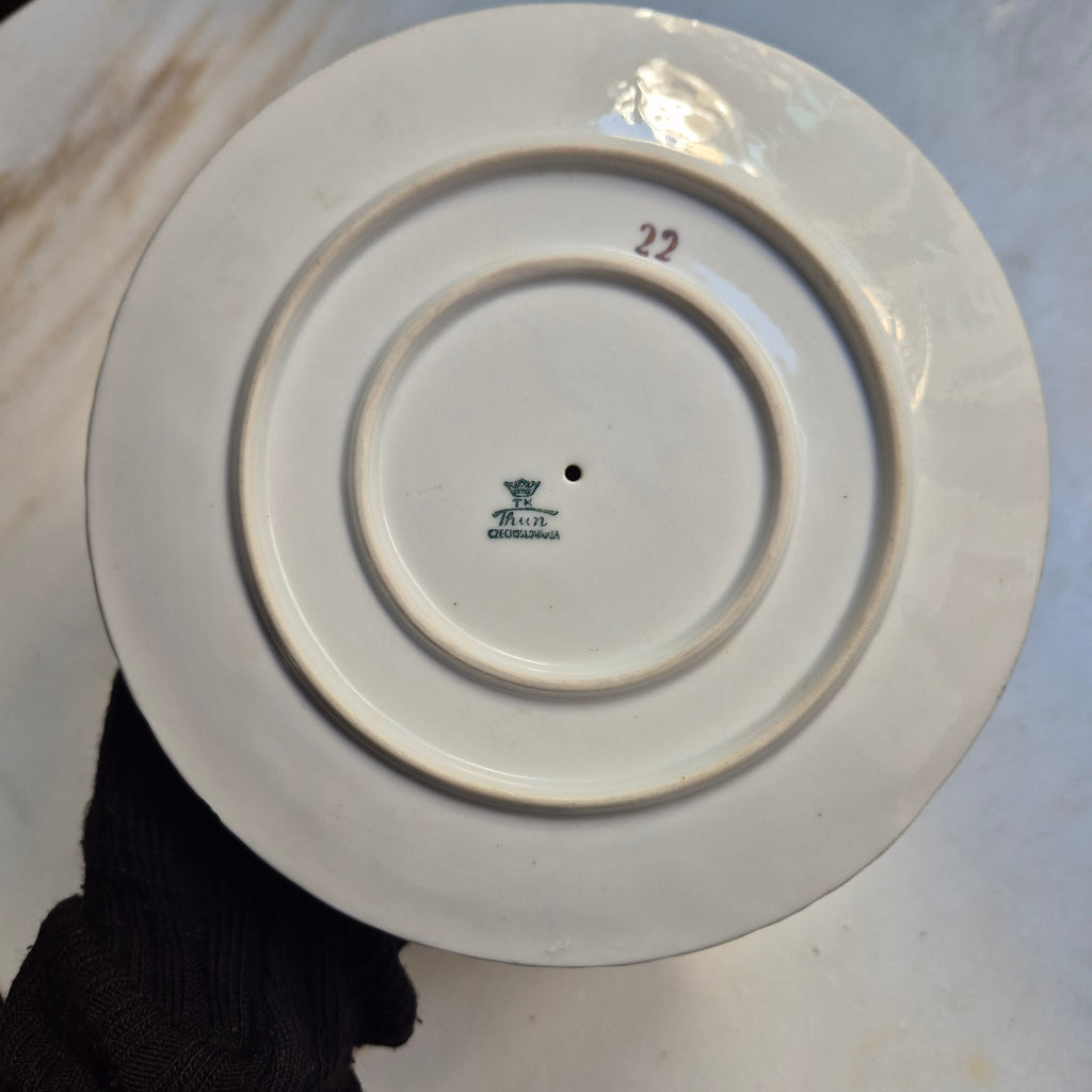 Antike Porzellan Sauciere weiß mit Blumendekor Thun (minimal beschädigt)