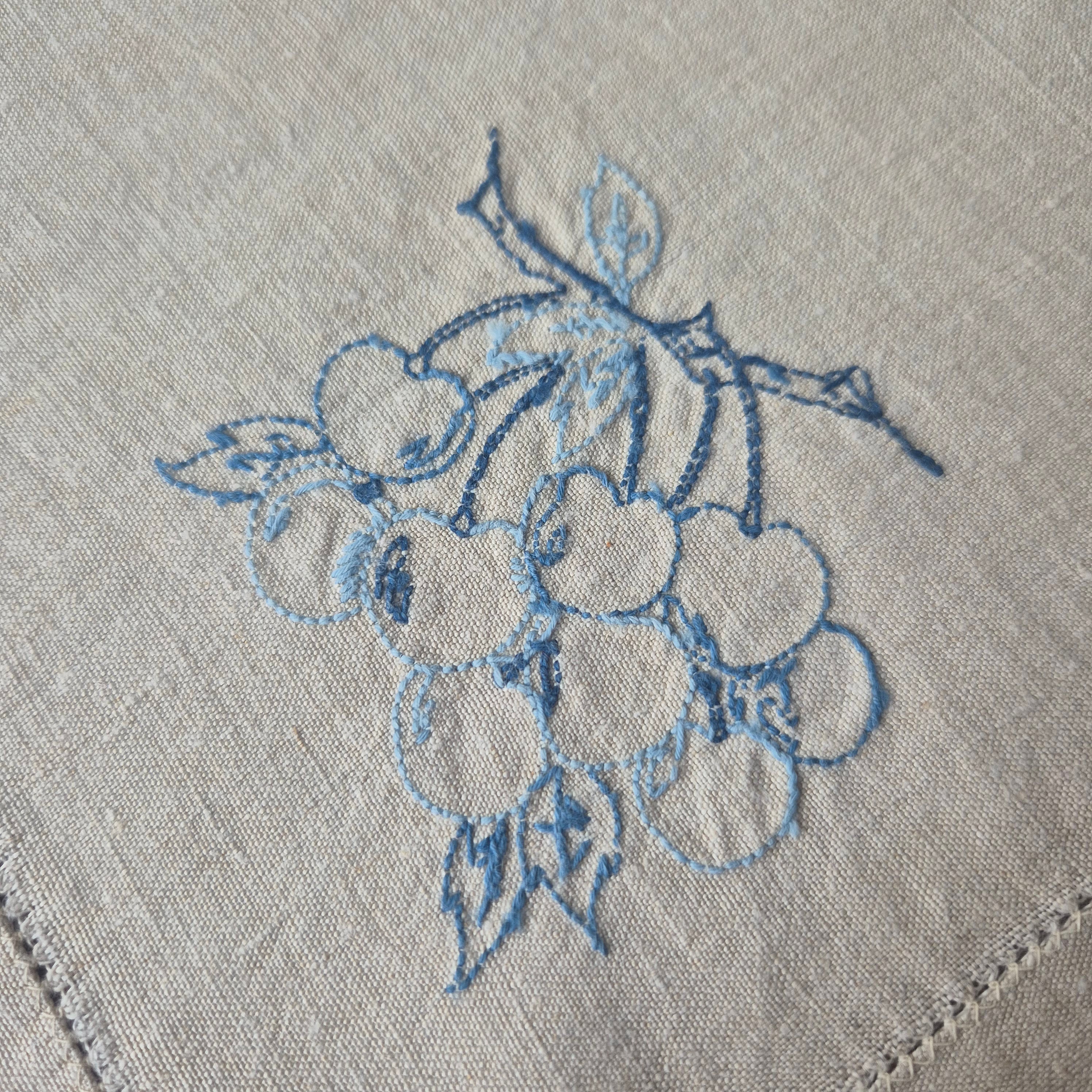 2x Antike Stofftaschentücher Servietten beige bestickt Obst Leinen 30x30cm