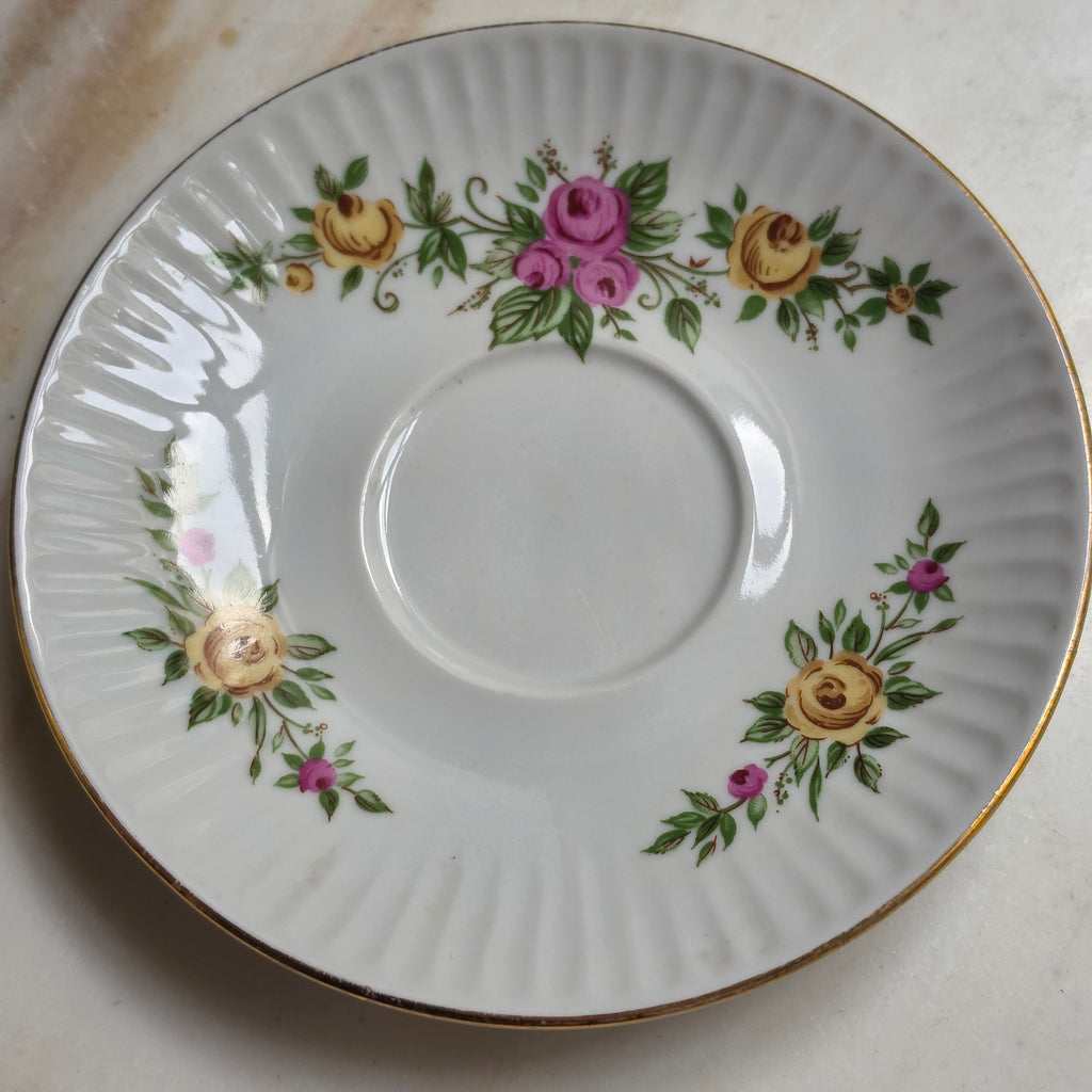Vintage Freiberger Porzellan Sammeltasse mit Untersetzer – Romantisches Rosen-Dekor & Goldrand DDR / GDR