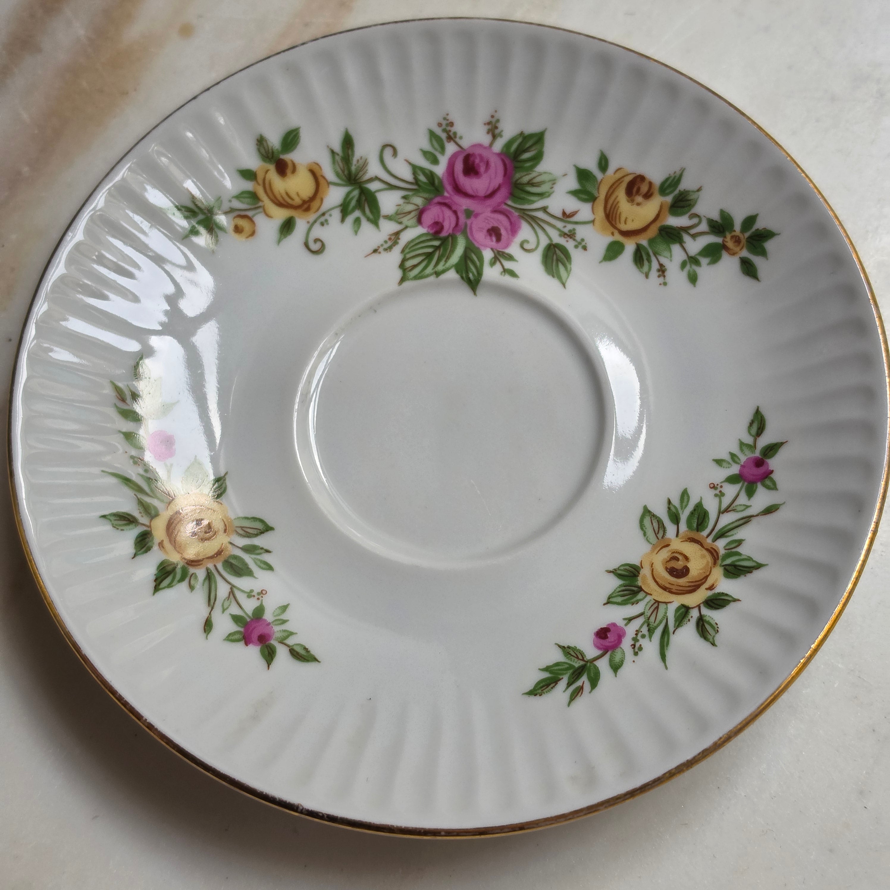 Vintage Freiberger Porzellan Sammeltasse mit Untersetzer – Romantisches Rosen-Dekor & Goldrand DDR / GDR