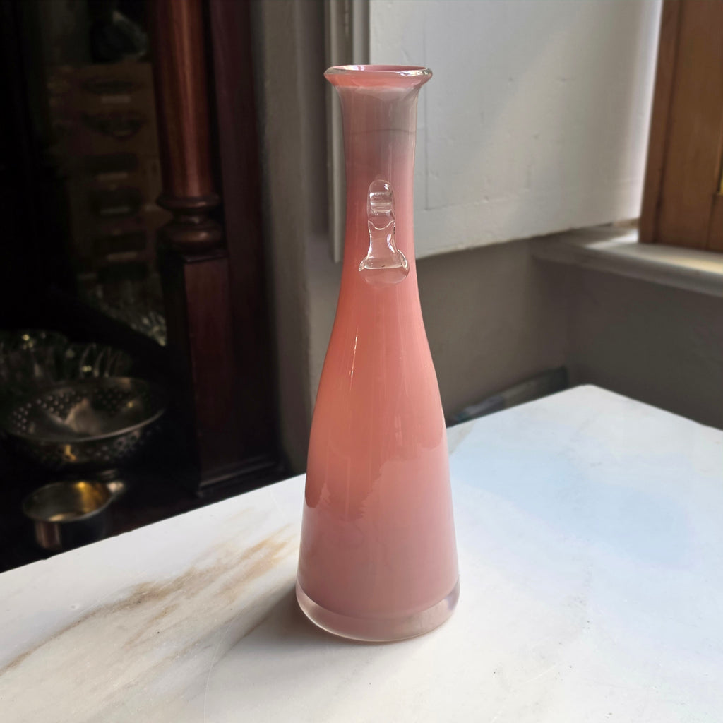 Vintage Rosa Opalglas-Vase mit Glasschlaufen - Mundgeblasene Solifleur Vase im Mid-Century Stil