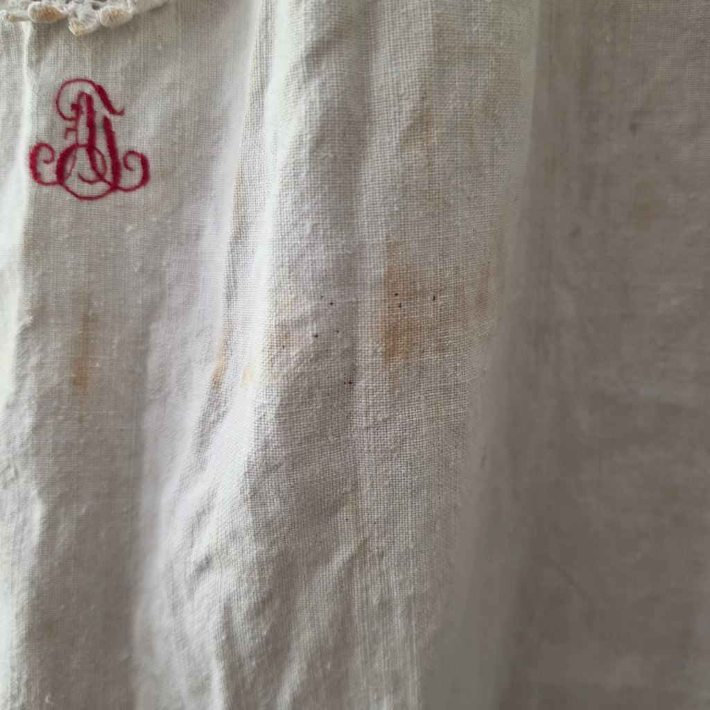 Authentisches Jugendstil-Nachthemd mit Geschichte und unverkennbarer Patina - um 1920 - Monogramm A.N.