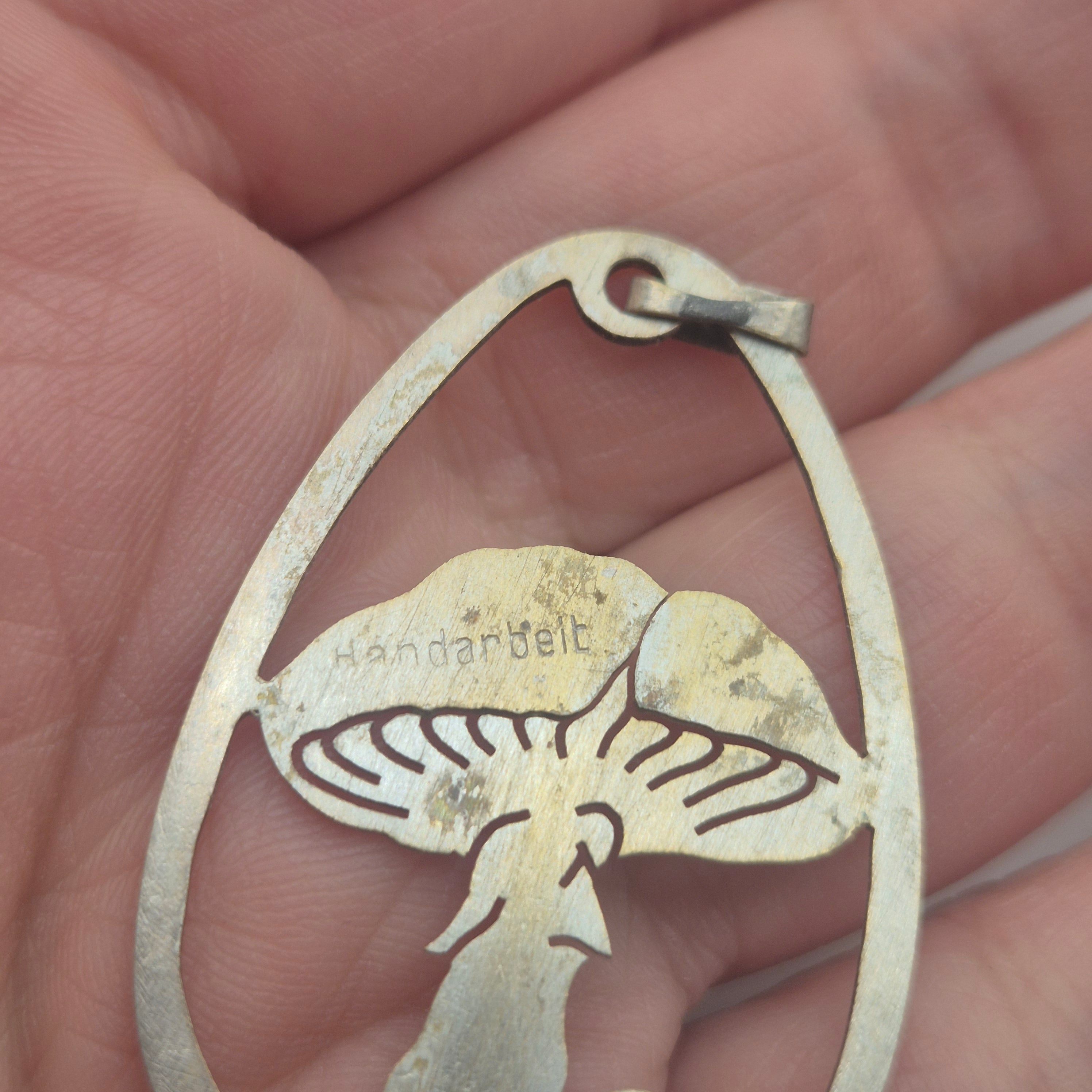 Handgemachter Vintage Pilz-Anhänger – Cut-Out Design🍄