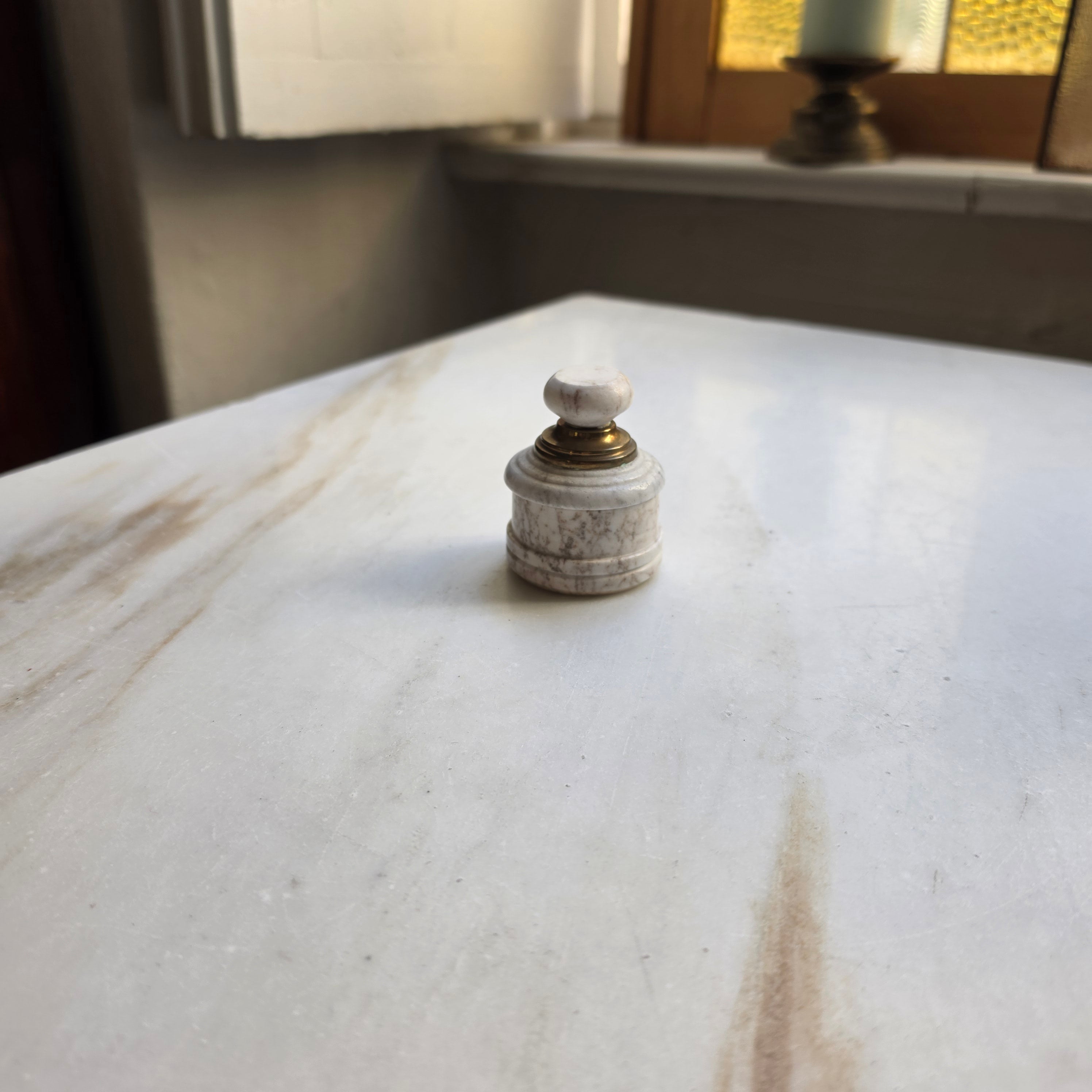 Vintage Marmordose mit Messingring & Deckel | Artesanía Raco Chile