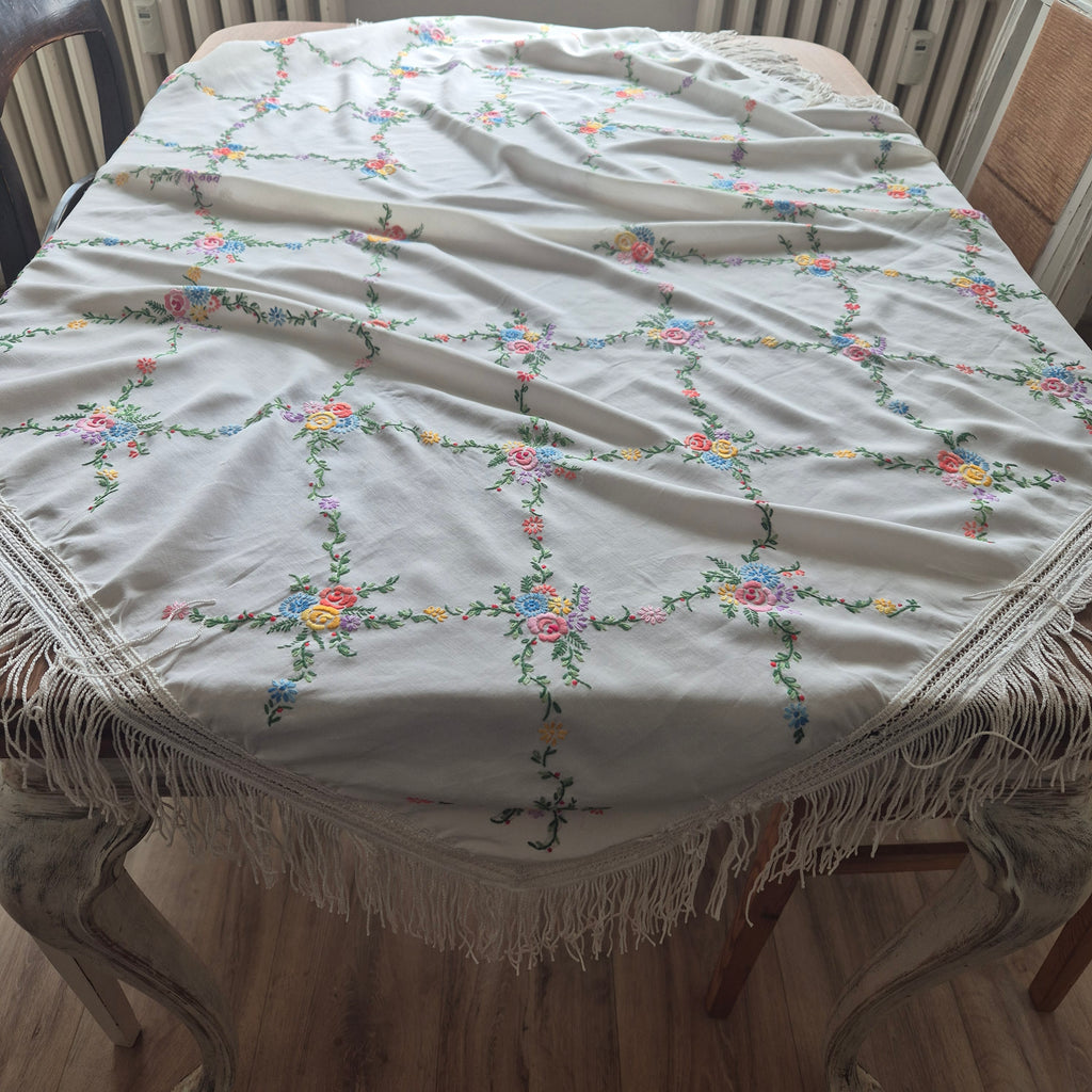 Deutsches Klaviertuch Schultertuch Vintage Antik 1950er bestickt mit Blumen Klavierschal 110x115cm weiß 🤍