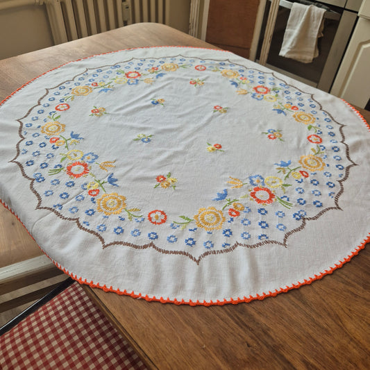 Vintage runde handgemachte Tischdecke weiß mit Blumenstickerei DDR  96cm