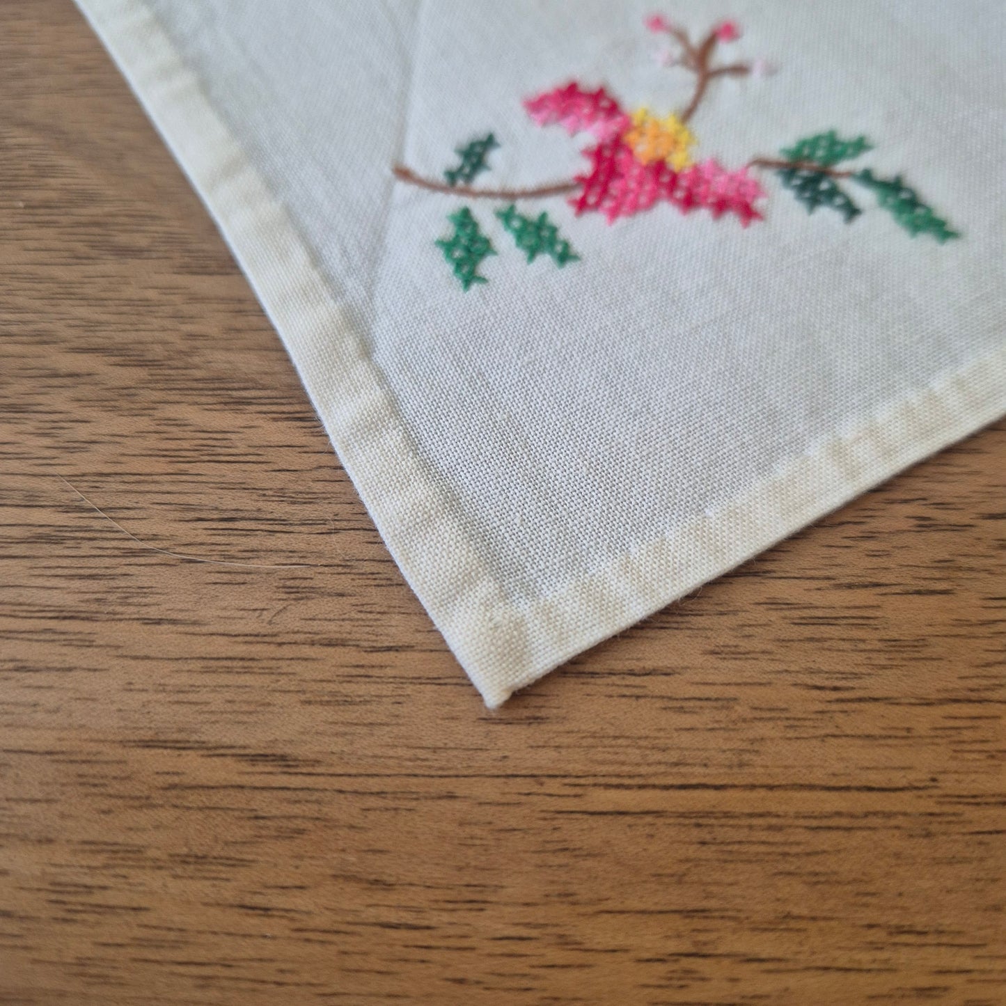 Vintage Stofftaschentuch creme Baumwolle bestickt 26x26cm mini Fleck