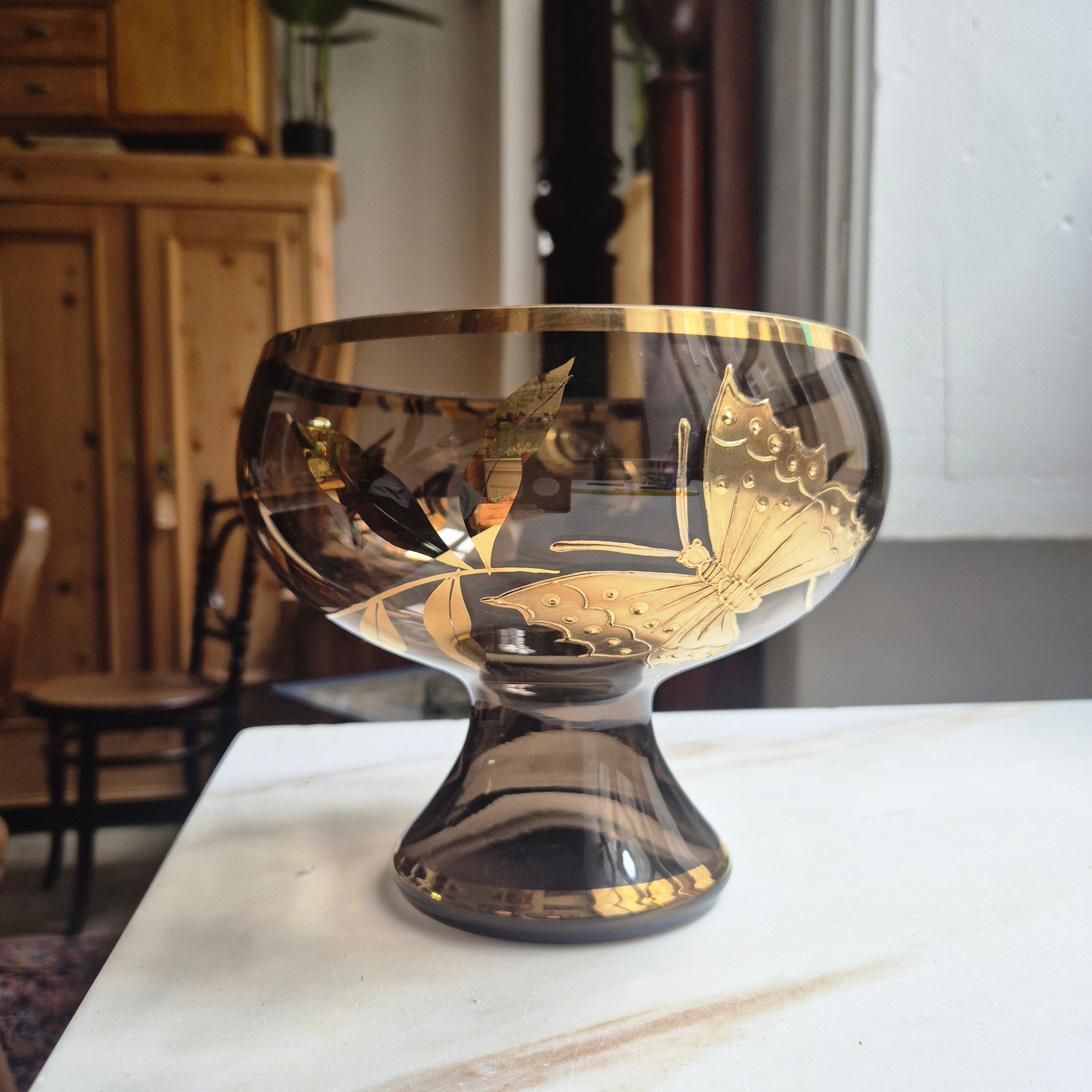 Glas Schale auf Fuß rauchig schwarz grau Gold Blumendekor Schmetterling oder auch Pflanzentopf