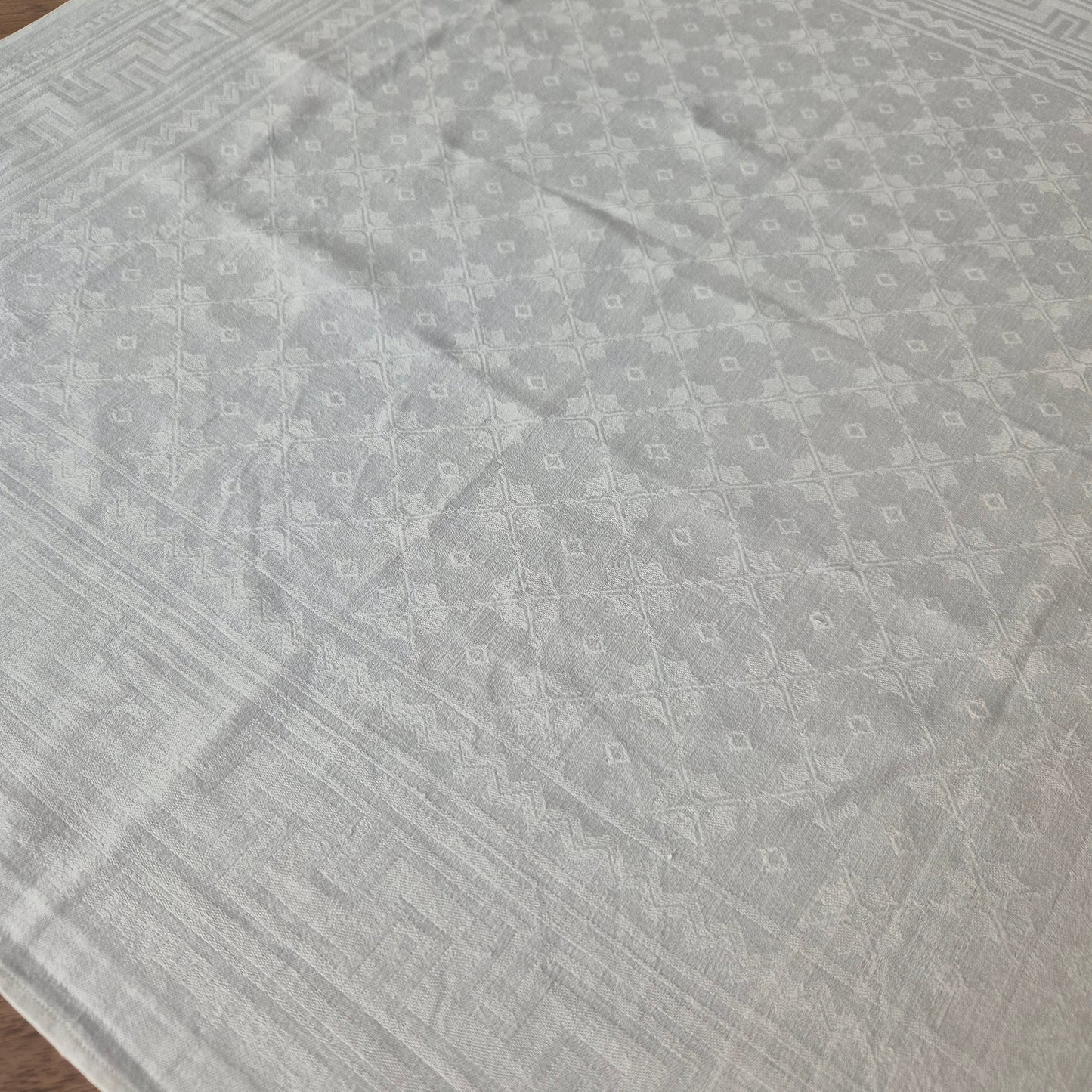 Antike Jugendstil Serviette oder Mitteldecke mit roten Monogramm A.