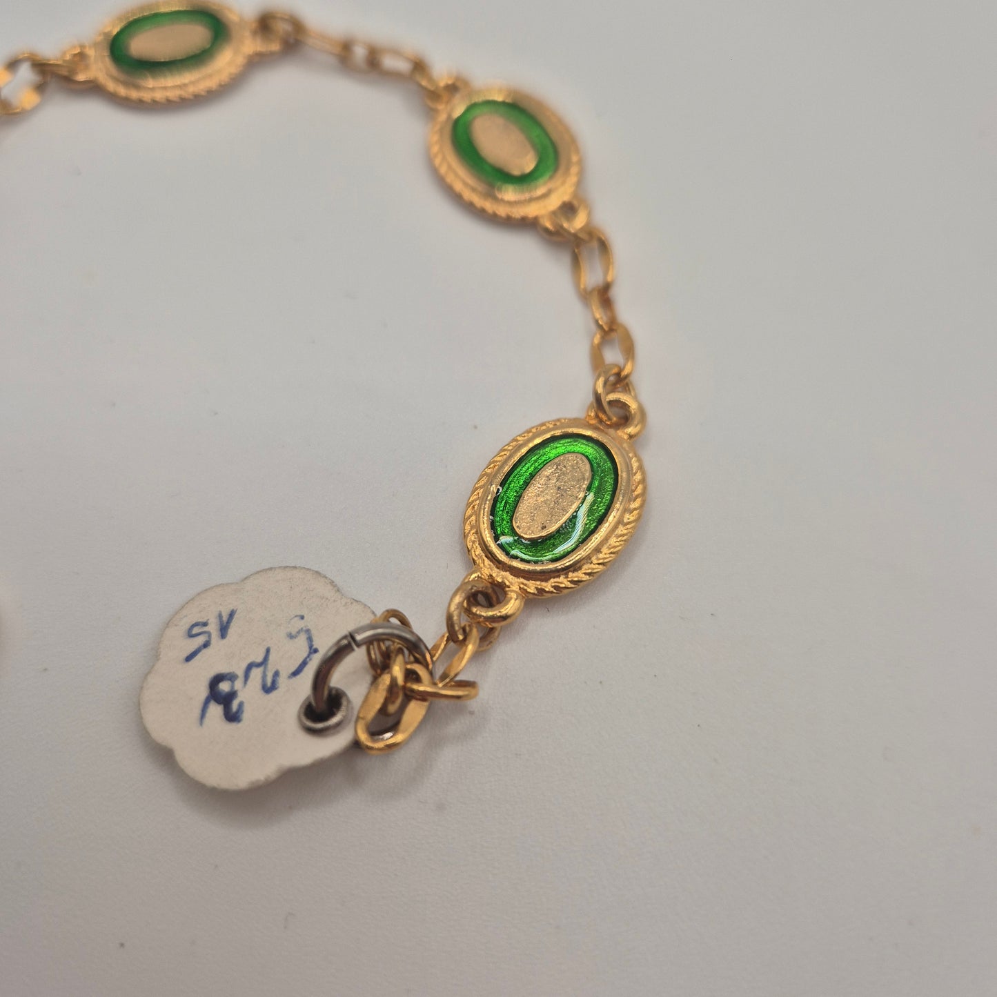 Goldenes Vintage Armband mit grünen Emaille-Ovalen 70er Jahre