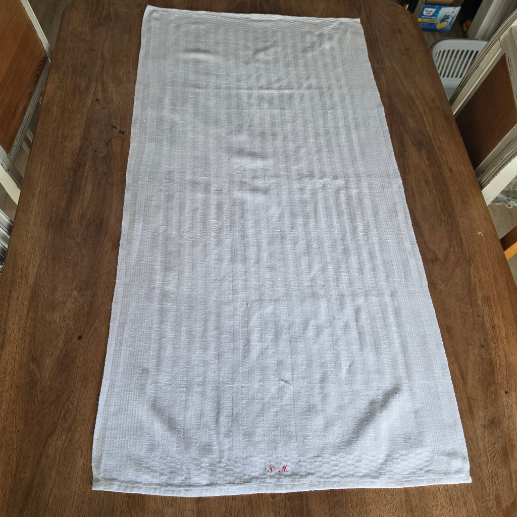 Vintage Leinen-Küchentuch mit rotem Monogramm "P M" - 50x100cm