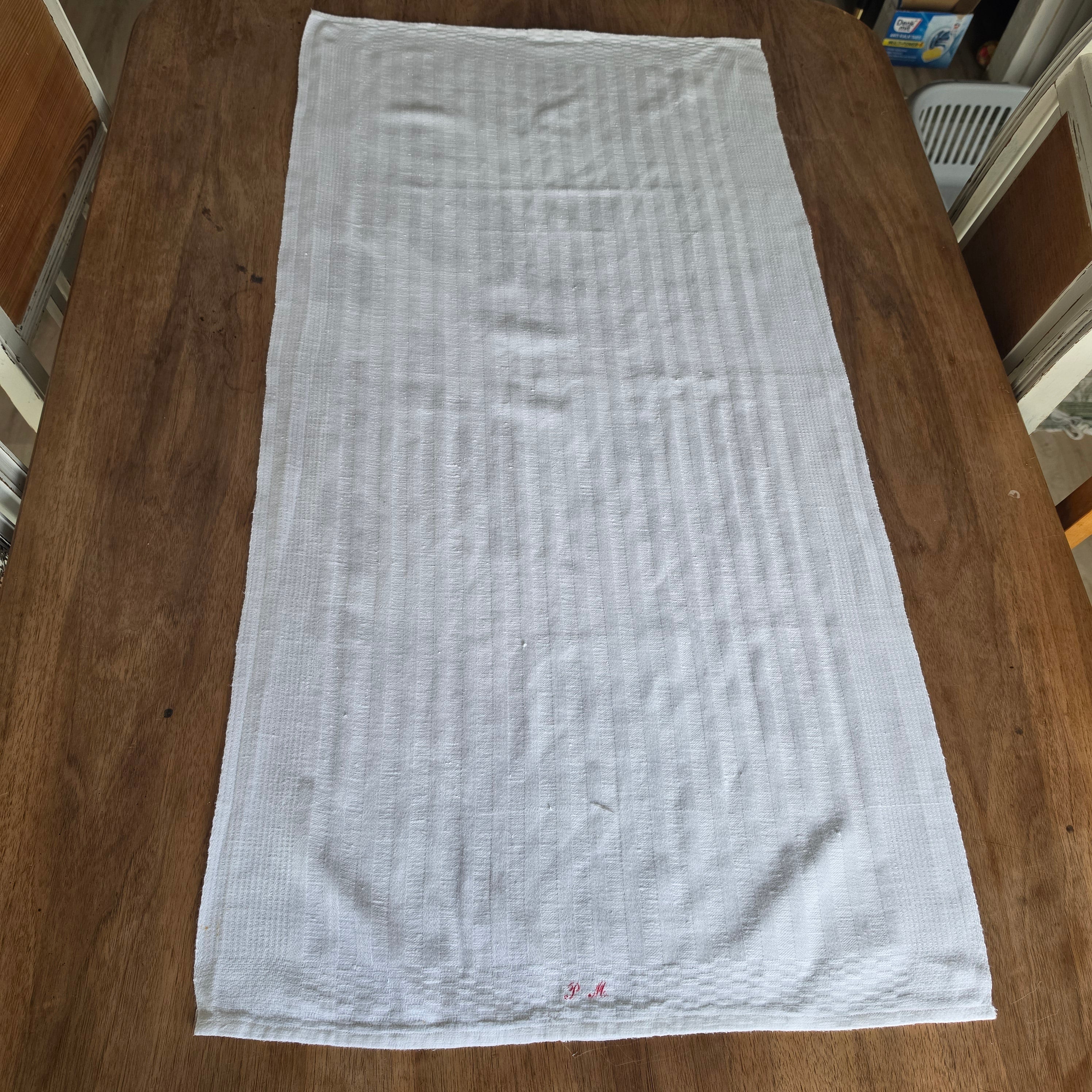 Vintage Leinen-Küchentuch mit rotem Monogramm "P M" - 50x100cm