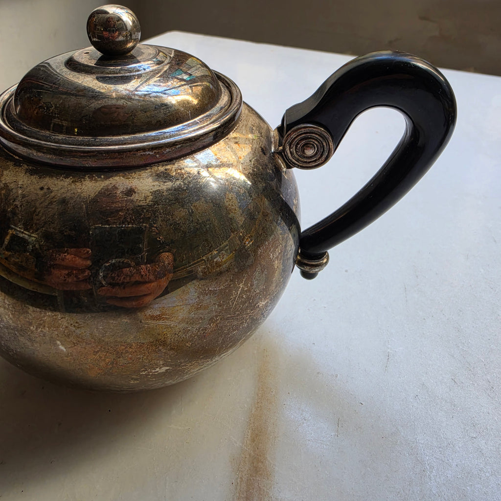 Antike Teekanne Metall im Art Deco Stil - zum Aufpolieren