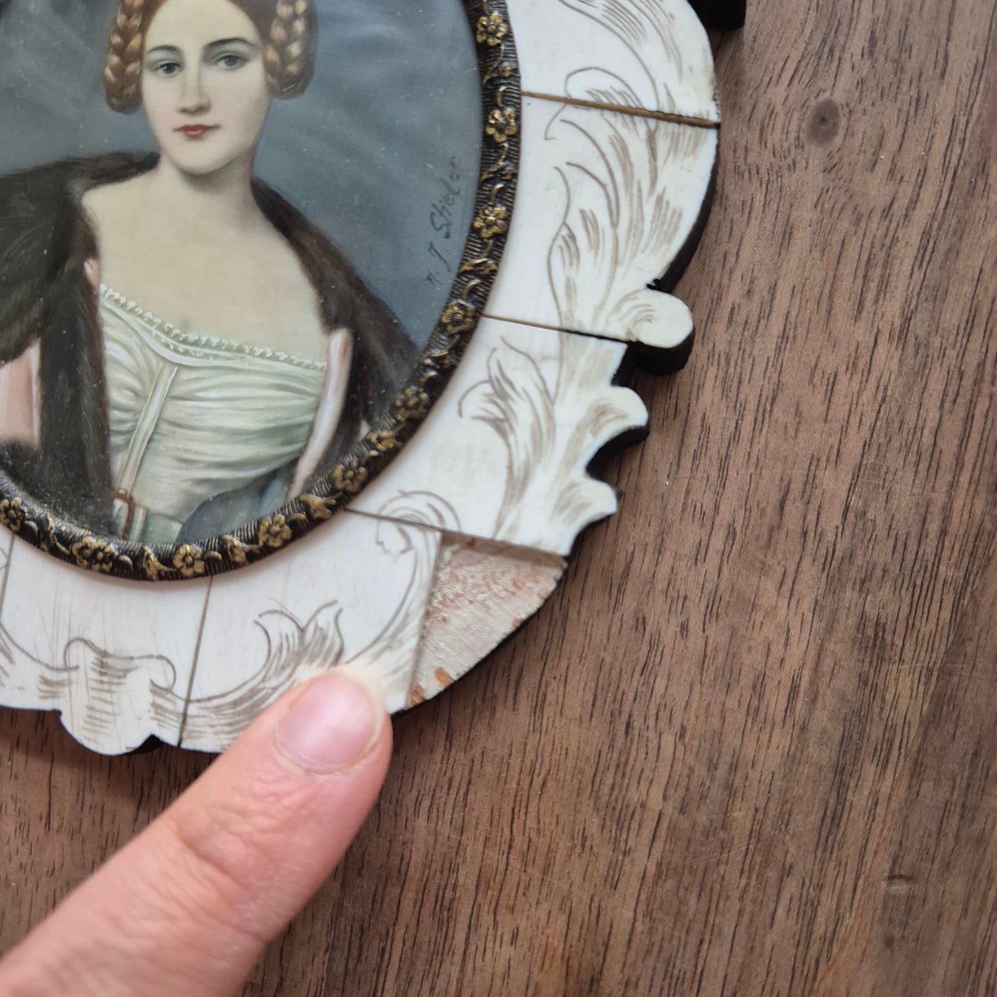 Antike viktorianische Miniaturmalerei / Lupenmalerei Porträt "Caroline von Holnstein" auf Bein / Porzellan Holz