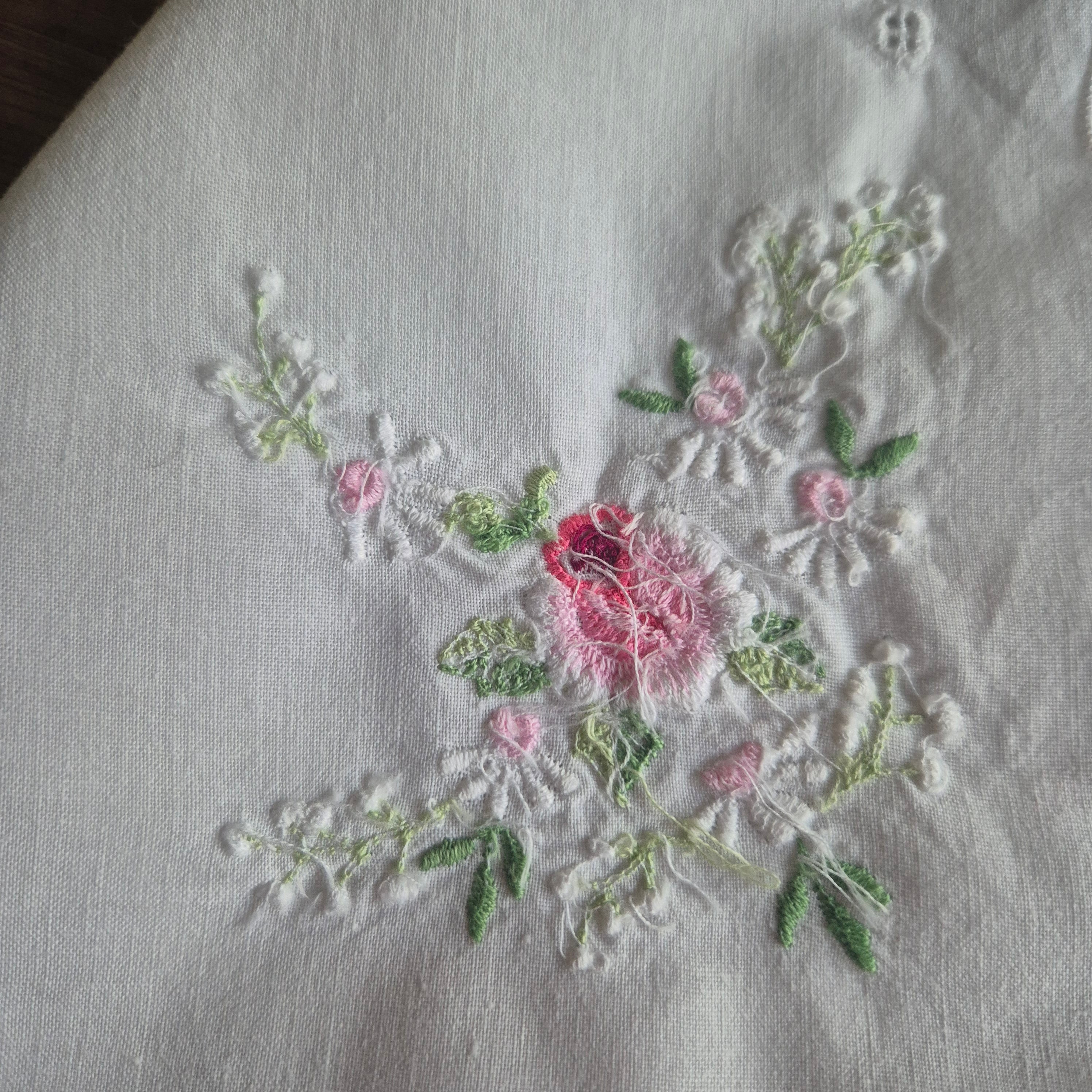 Vintage Tischdecke Baumwolle mit Blumenstickerei 84x88cm