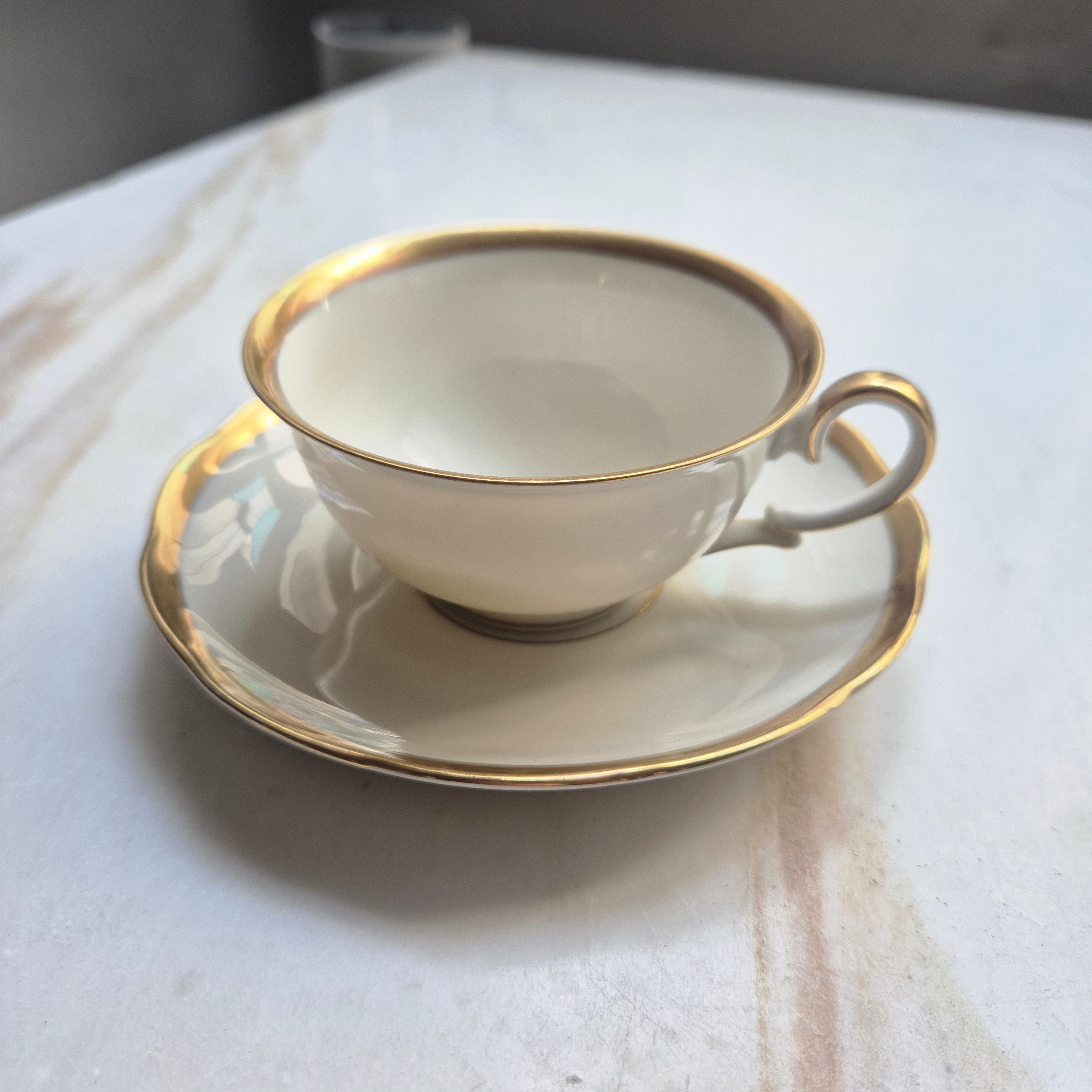 Antikes KPM Krister Kaffeeserviece elfenbeinton mit Goldrand