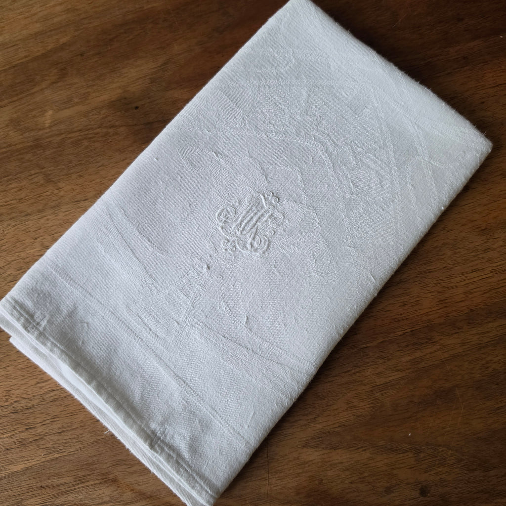 Antikes Jugendstil Damast-Geschirrtuch mit handgesticktem Monogramm – Um 1900 - 49x112cm