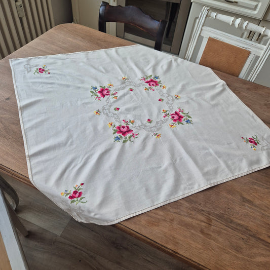 Antike Vintage Mitteldecke Tischdecke creme beige 80x85cm bestickt mit Rosen