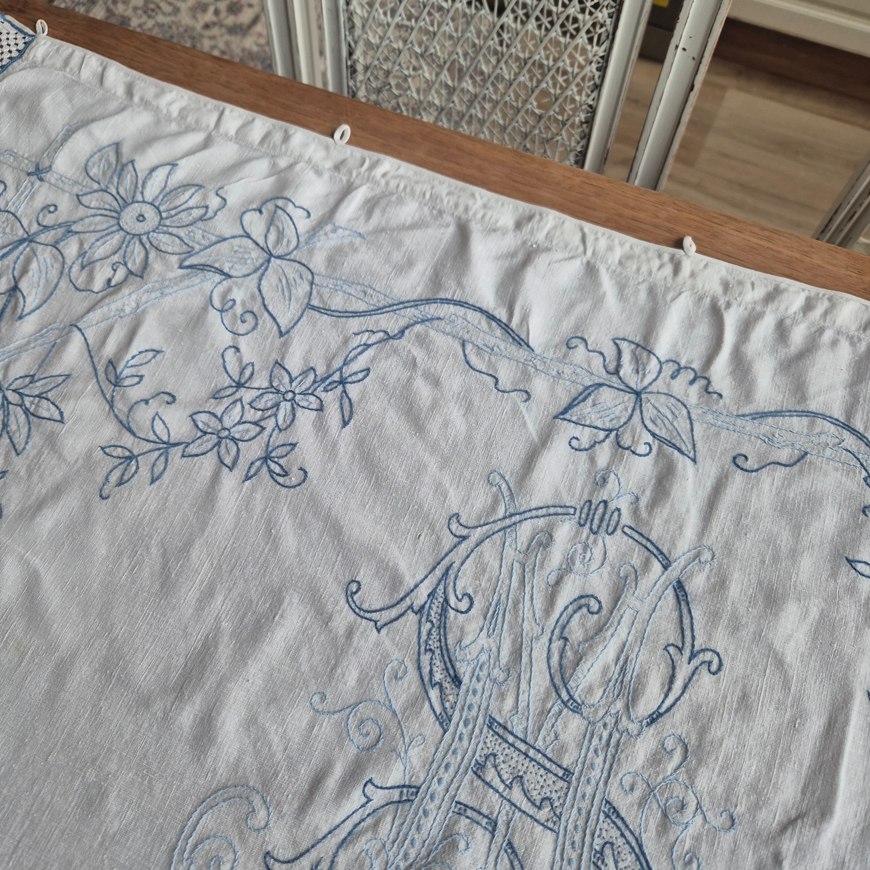 Antikes Überhandtuch Gardine blau weiß handmade 80x109cm Mini Stockflecken und Monogram M.S.