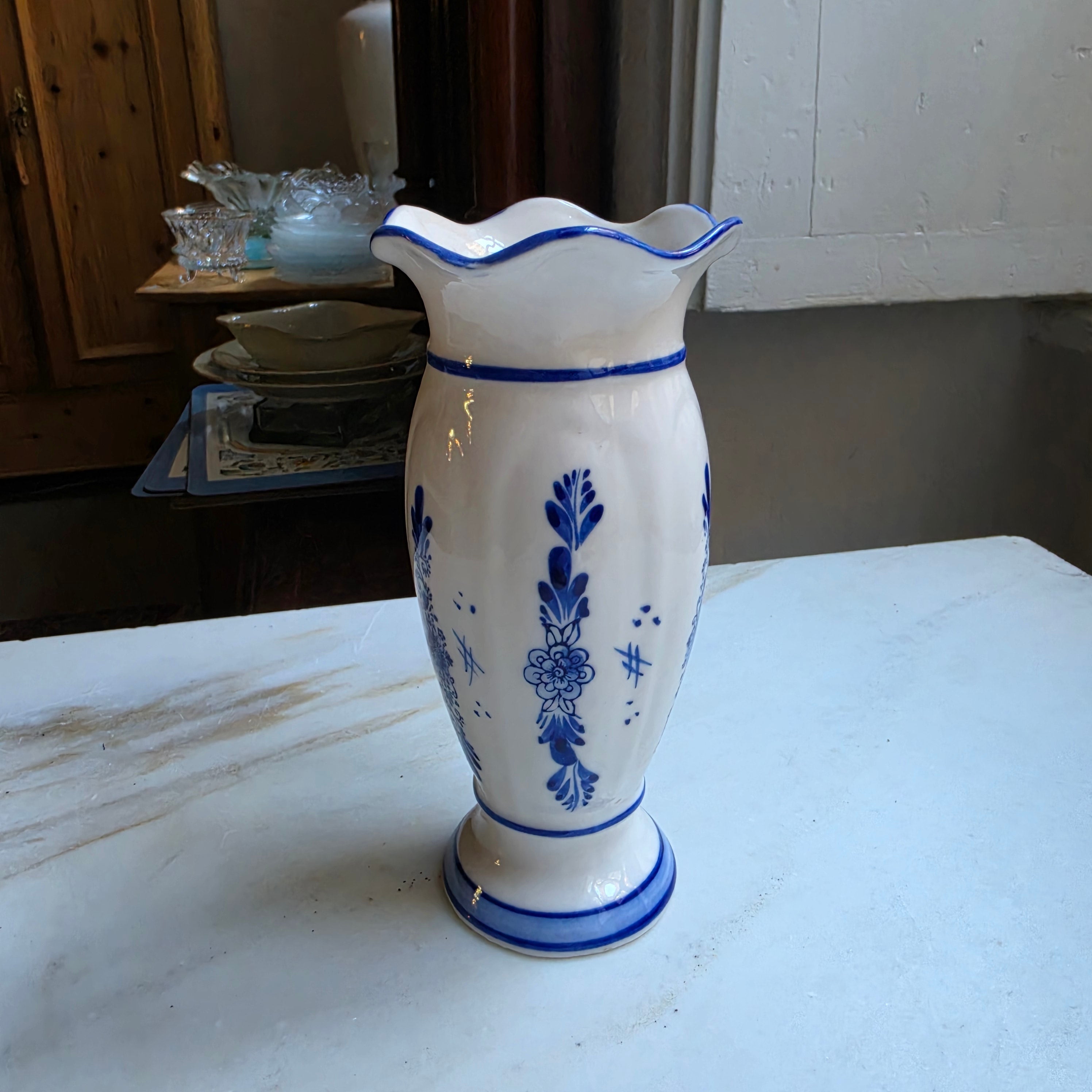 Antike Handbemalte Porzellan Vase von K&S weiß blau