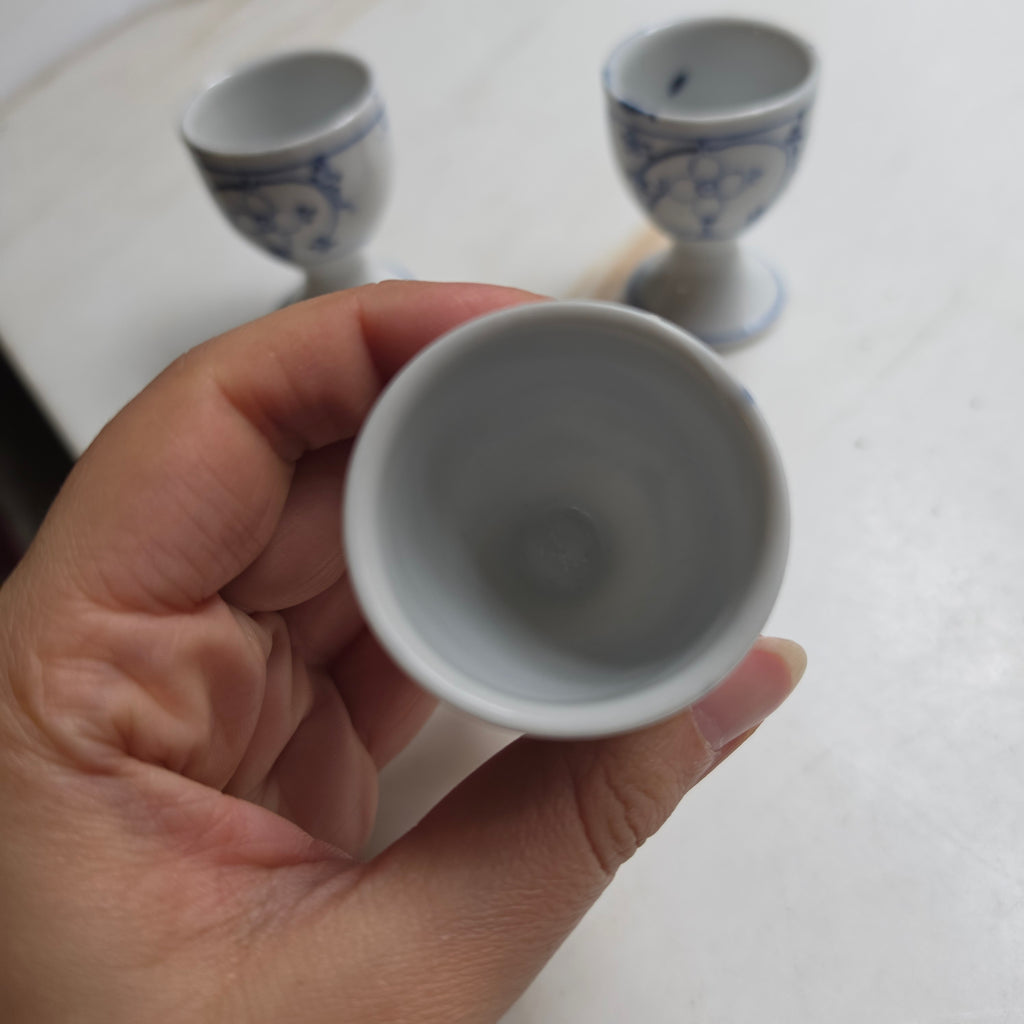 3er-Set Eierbecher aus Porzellan – Klassisches Blau-Weiß-Muster Strohblume