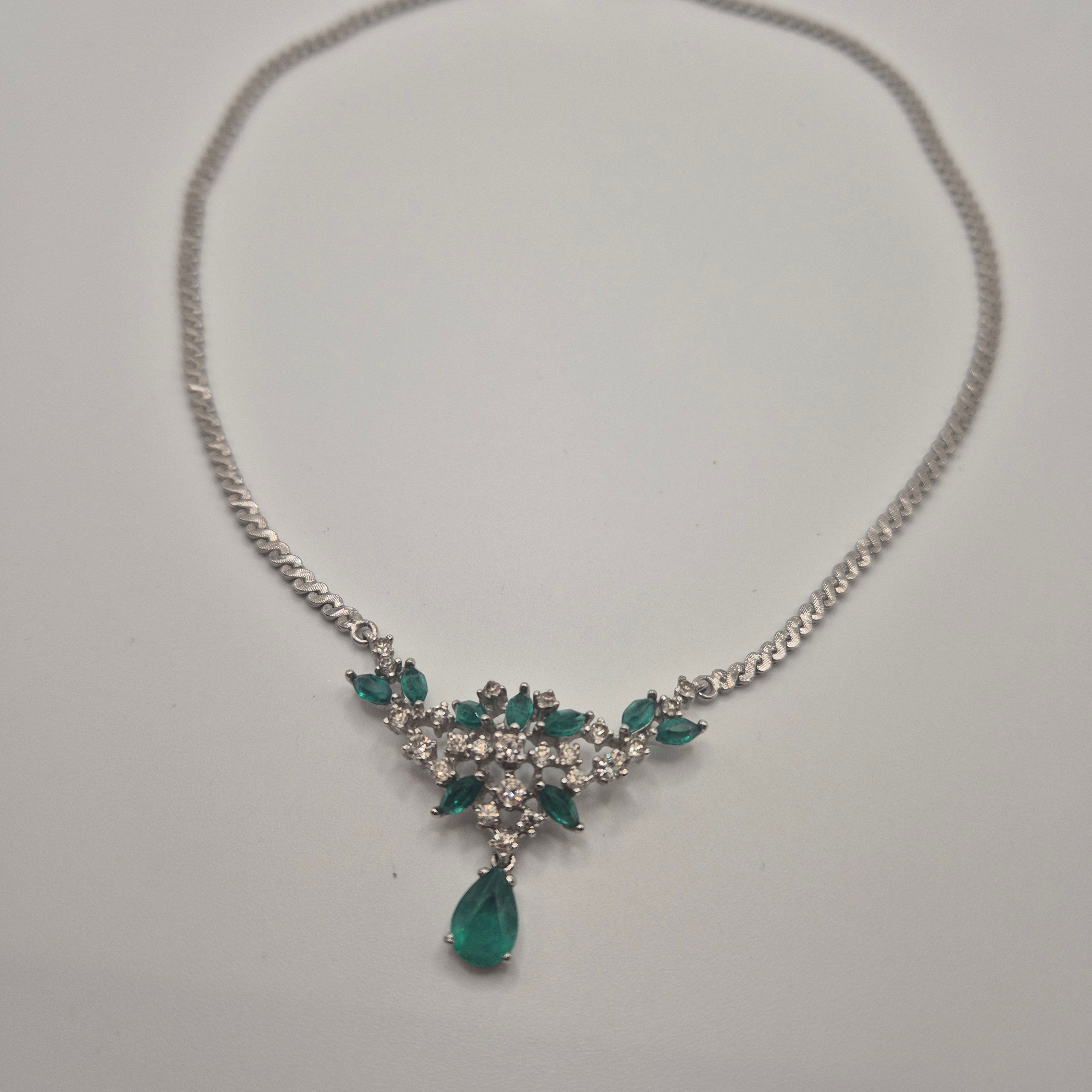 Prachtvolles Vintage-Collier – Smaragdgrüne Eleganz im Royal-Stil