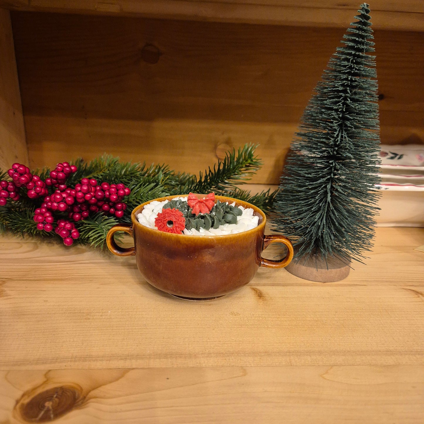 Handgemachte Sojawachskerze Weihnachtesgeschenk Sahne Dessert in Antiker Keramik Suppentasse GDR