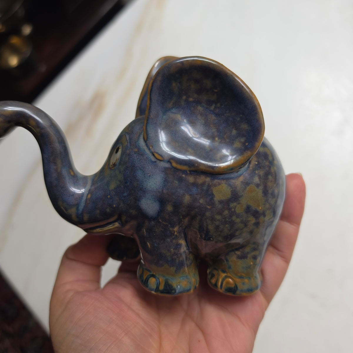 Handgefertigte Keramik-Elefantenfigur – Blau-Gefleckt