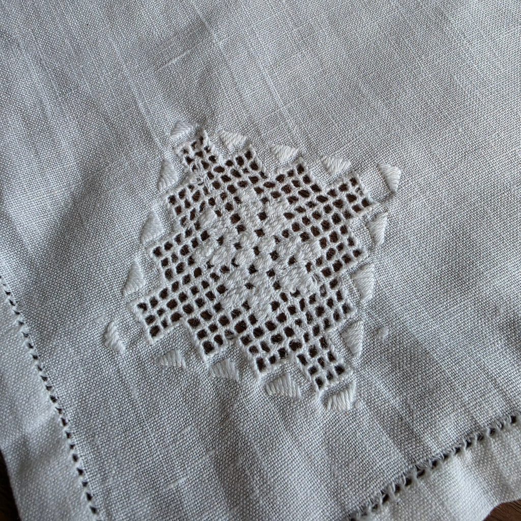 2x Vintage-Servietten Set mit feiner Hardanger-Stickerei & Hohlsaum 40x40cm