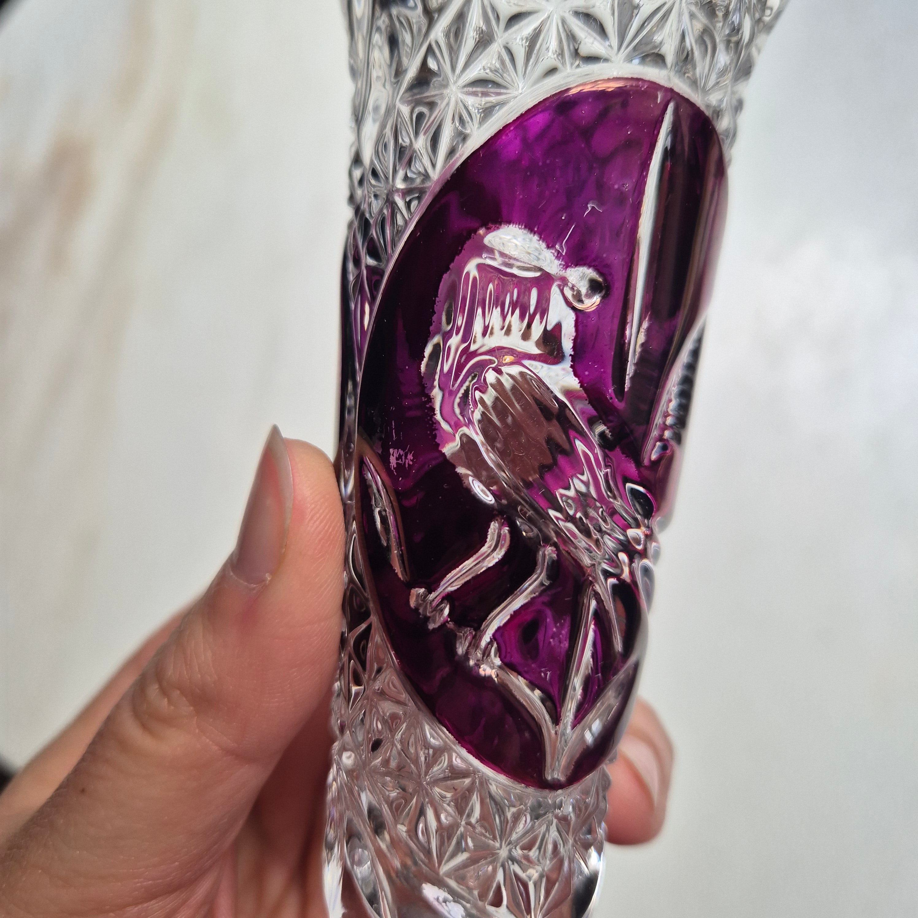 Vintage Bleikristall Hofbauer kleine Vase mit Vogelmotiv Weinrot