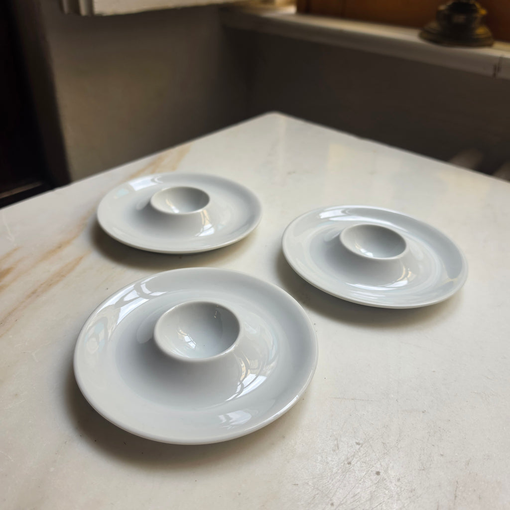 Vintage Friesland Porzellan Eierbecher – 3er Set – Klassisch Weiß mit Ablage