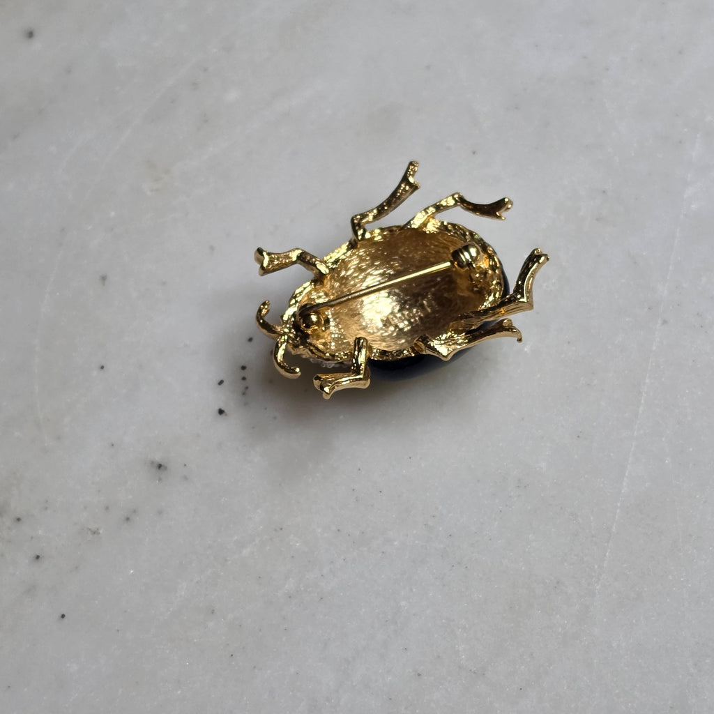 Elegante Käfer-Brosche in Gold mit grün-schwarzer Emaille & Strass-Details