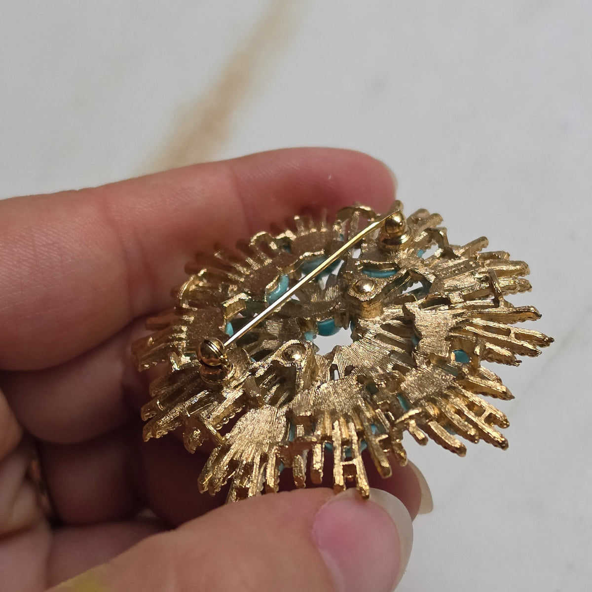 Vintage Avon Broosche mit Türkissteinen – Starburst Design