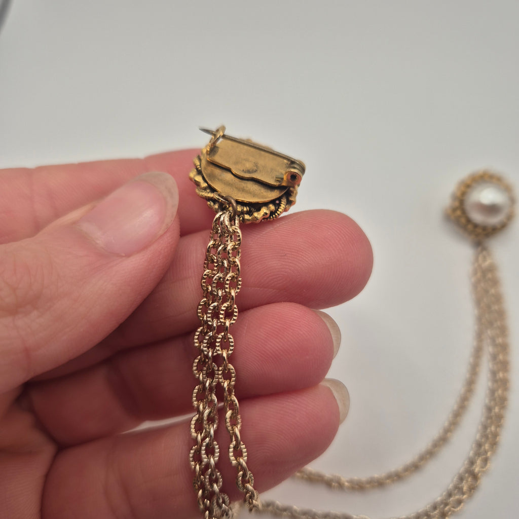 Elegante Vintage Kettenbrosche – Zeitloser Perlen-Chic für jeden Anlass