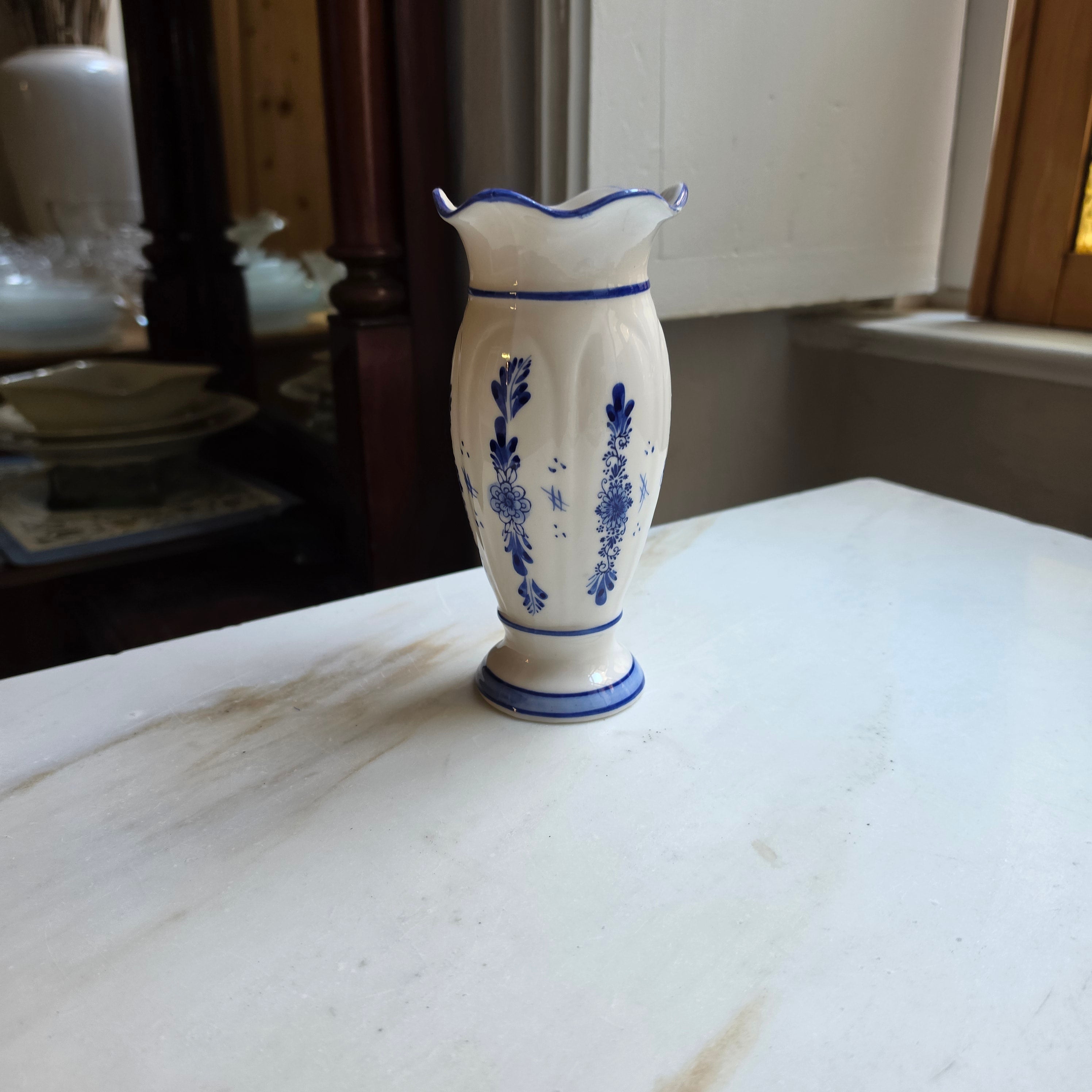 Antike Handbemalte Porzellan Vase von K&S weiß blau