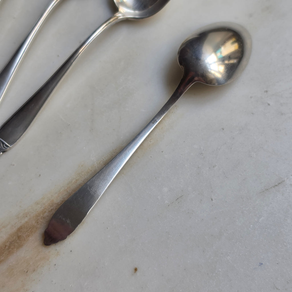 5er-Set Vintage Teelöffel / Kaffeelöffel mit elegantem Relief-Dekor