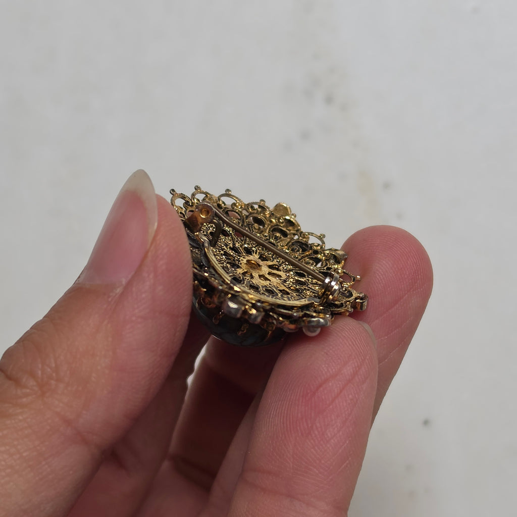 Vintage-Stil Brosche mit Türkis-Imitat, Emaille und Perlen