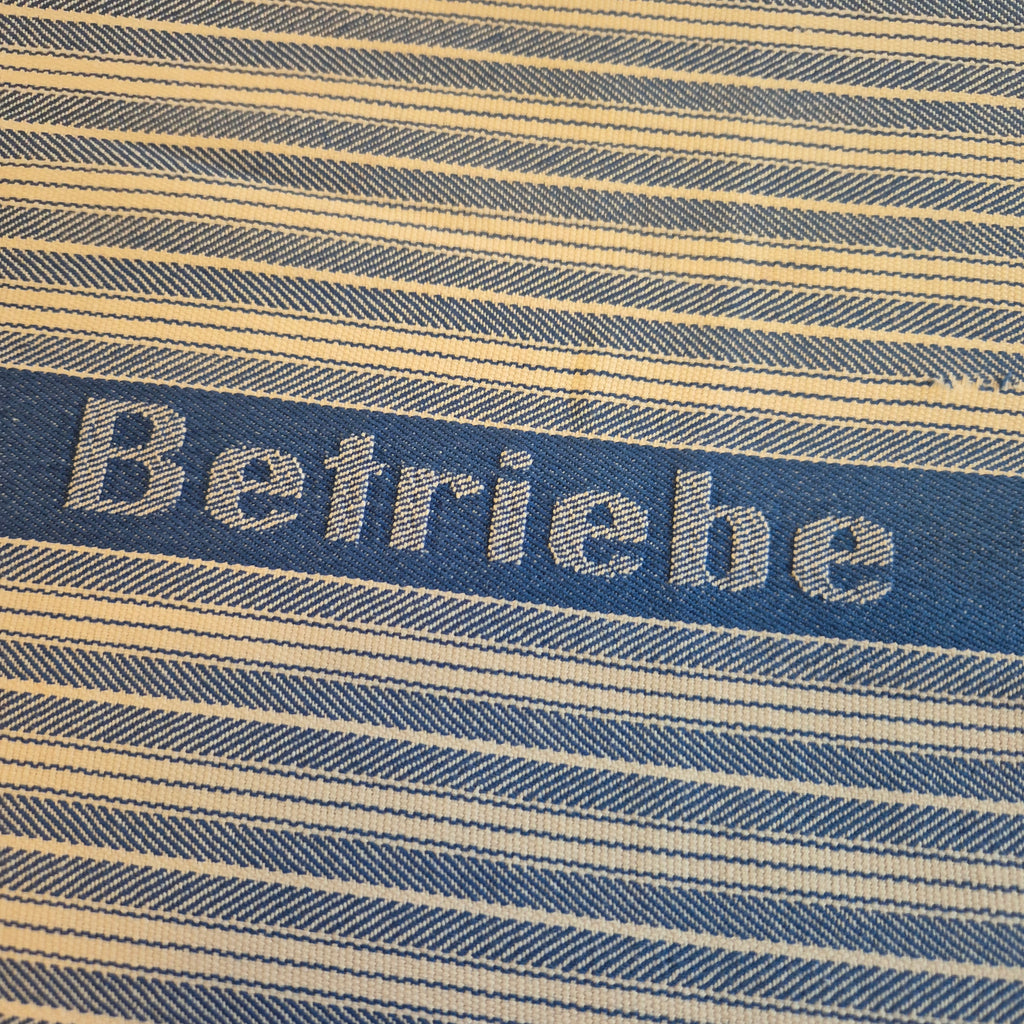 Vintage gestreiftes Halbleinen-Geschirrtuch mit dem Schriftzug „Berliner Wasser Betriebe 48x89cm