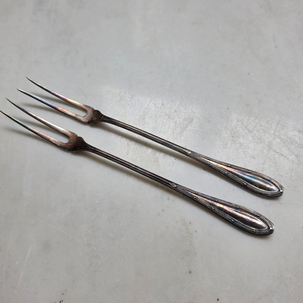 Antikes 2er-Set Aufschnittgabeln - Zitronengabeln – Versilbert mit feiner Patina