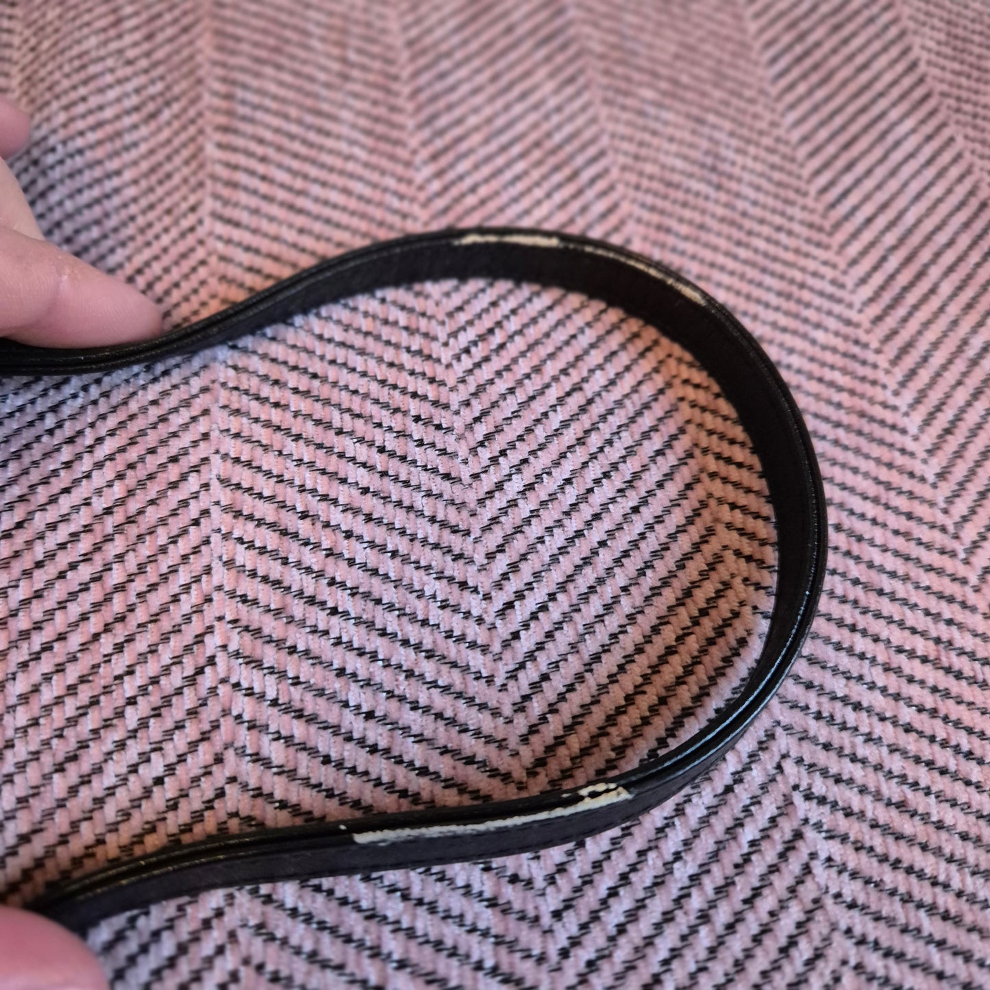 Vintage 90er Jahre MCM Umhängetasche mit Schleife – Klassisches Visetos-Design in Schwarz